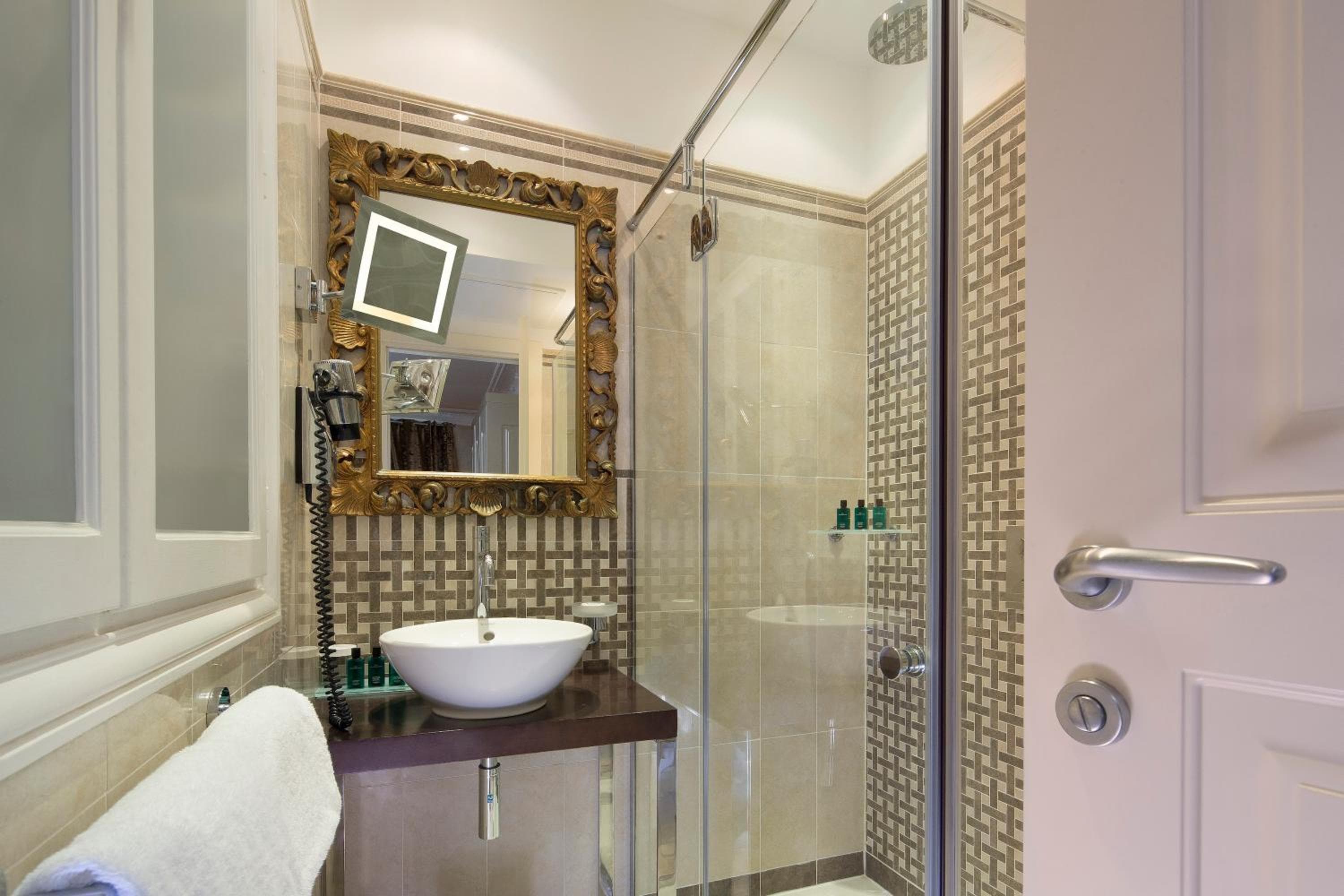 Hotel Ares Eiffel — 8