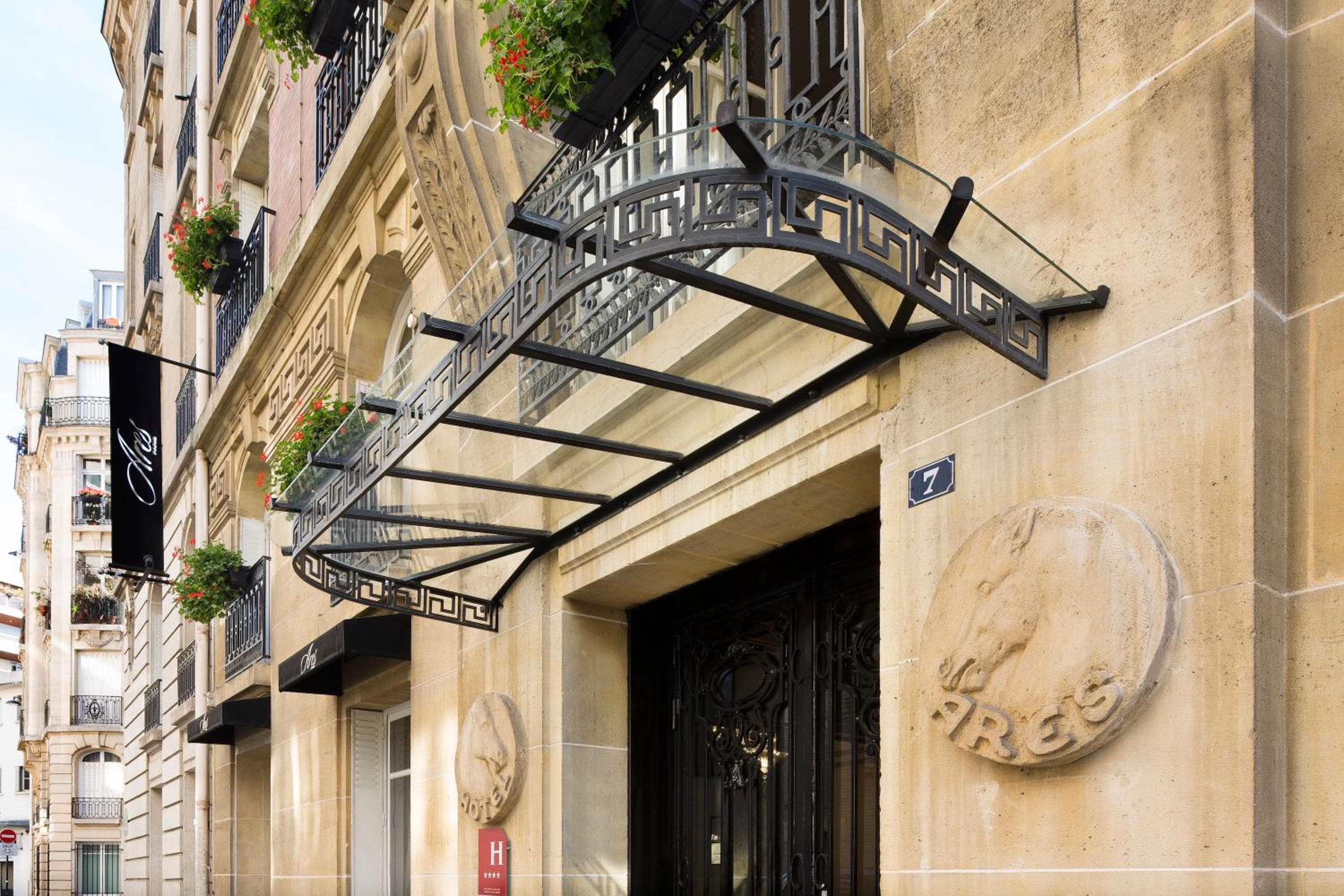 Hotel Ares Eiffel — 10