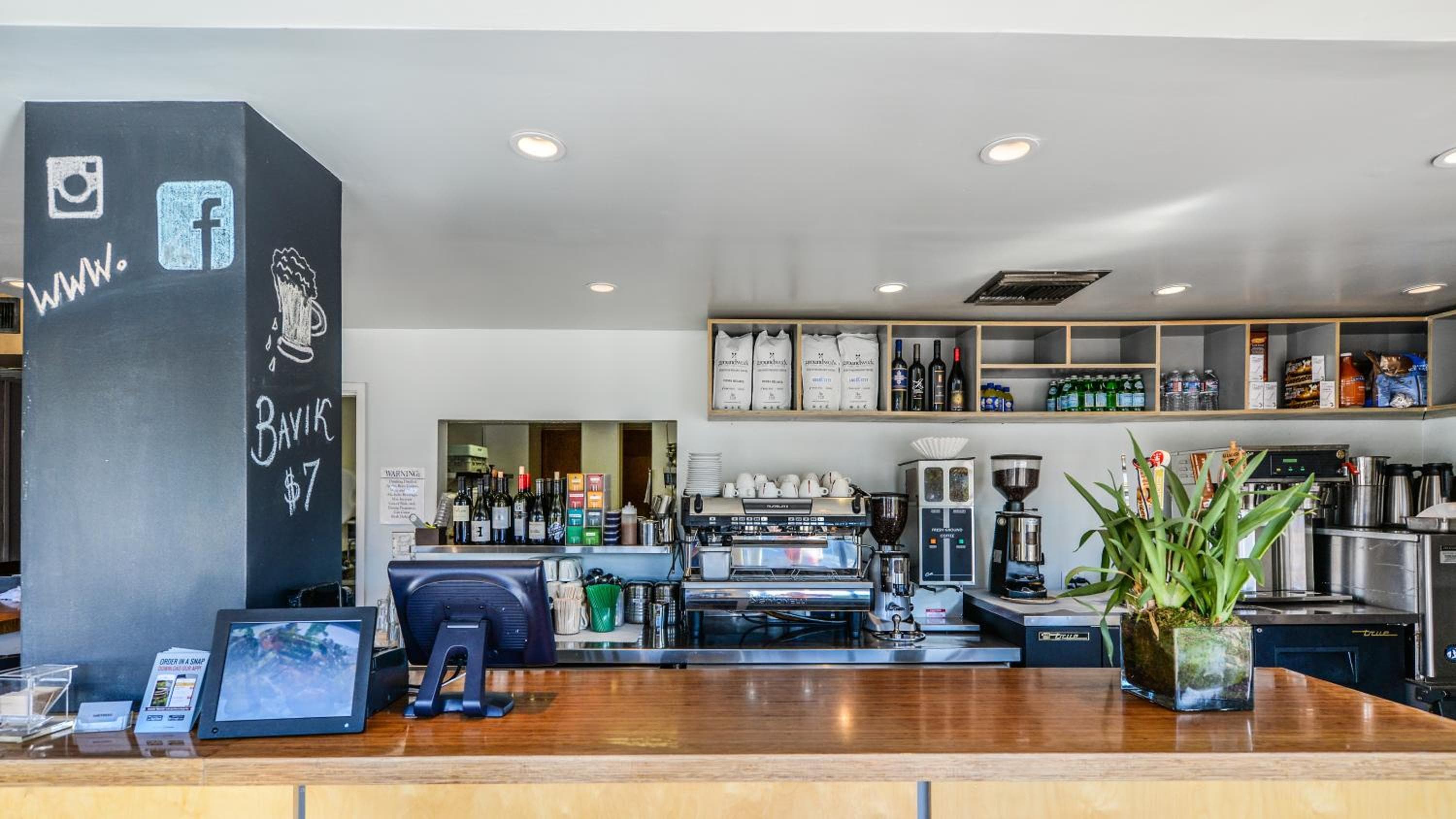 Travelodge by Wyndham Culver City — 3