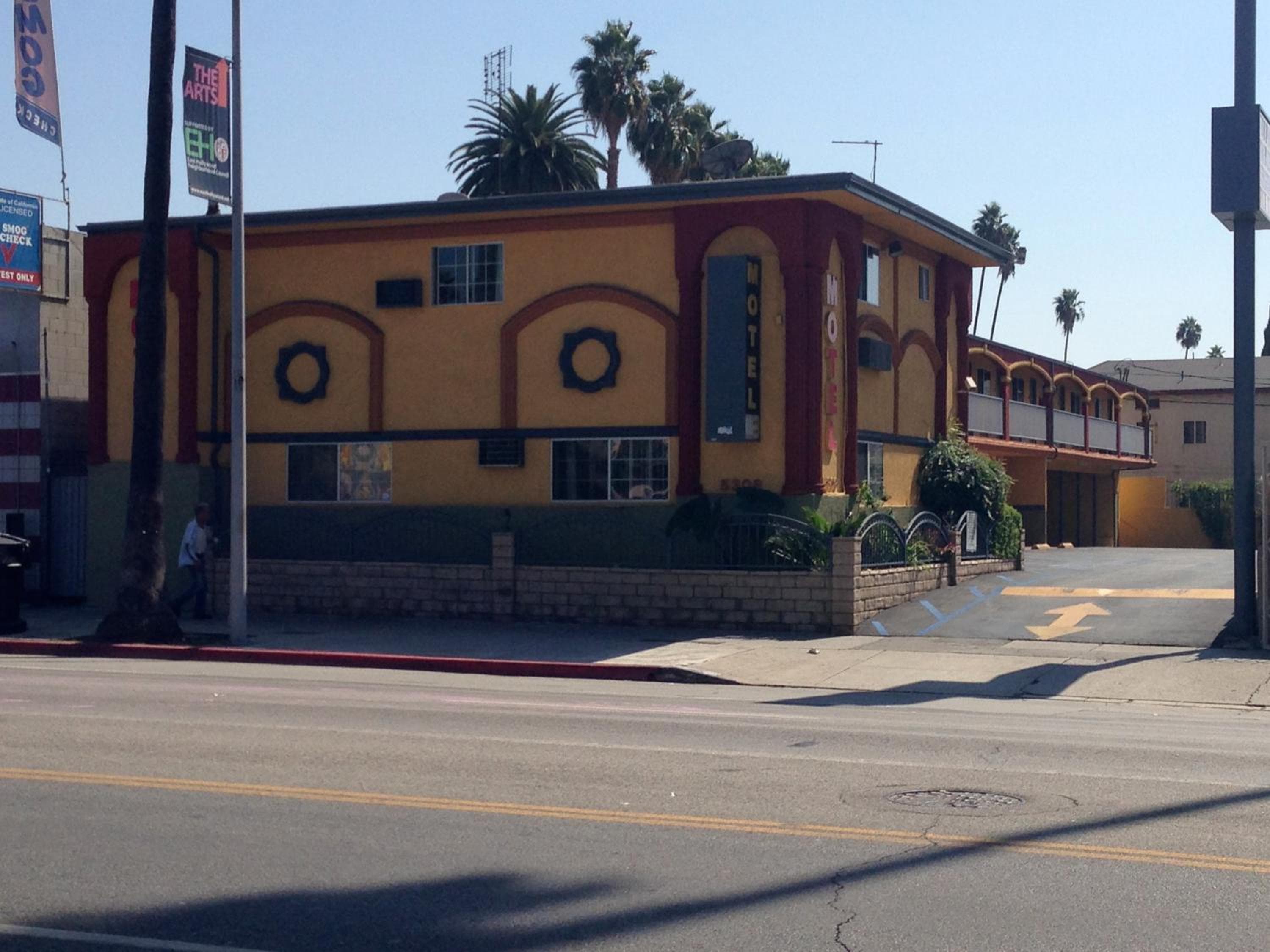 Economy Inn Hollywood — 24
