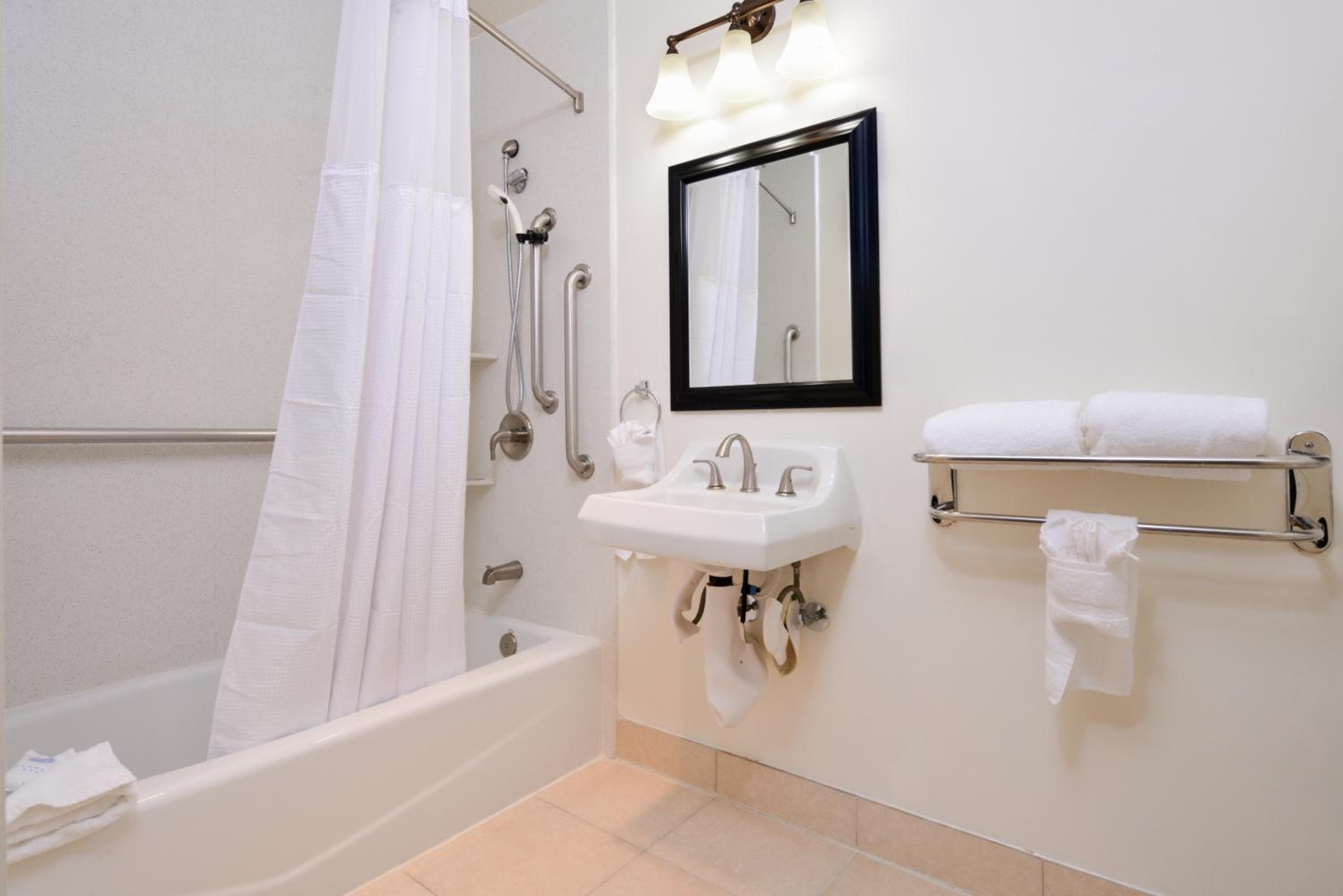 Best Western Plus LA Mid-Town Hotel — 17
