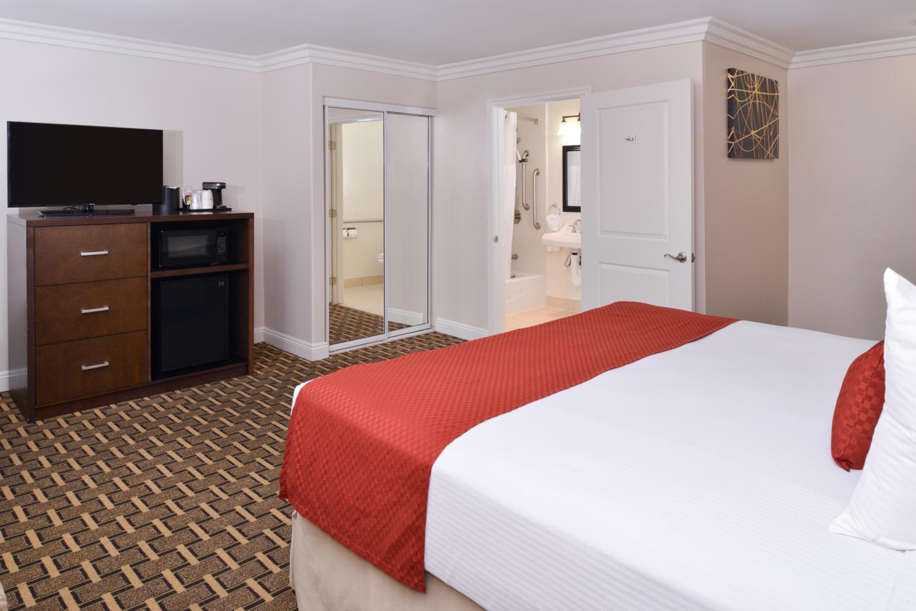 Best Western Plus LA Mid-Town Hotel — 15