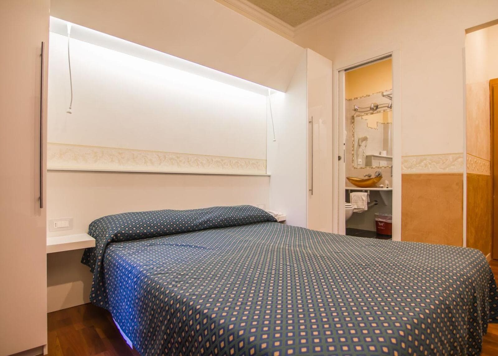Hotel Verona Roma — 28