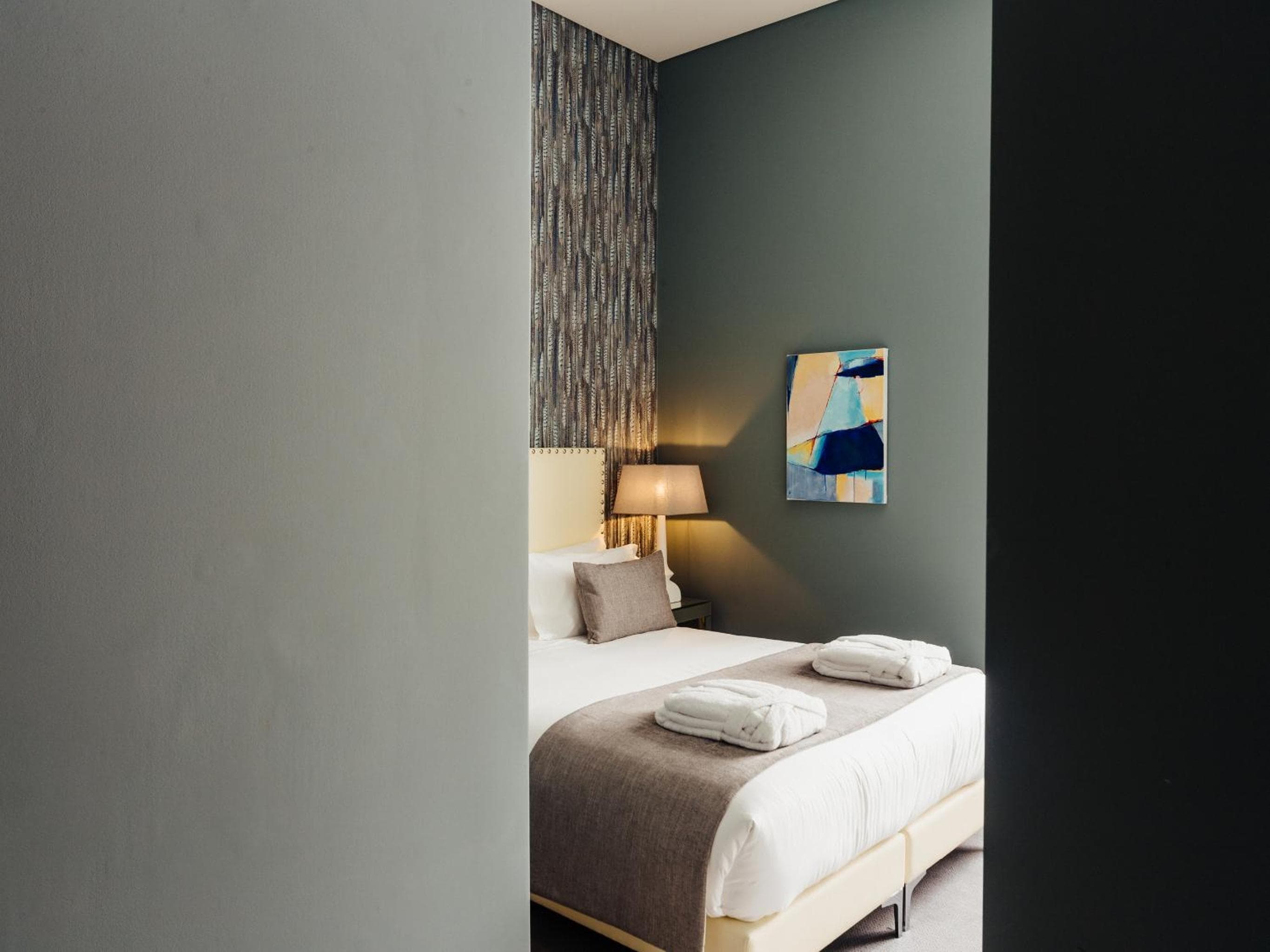 Dear Lisbon - Gallery House — 27