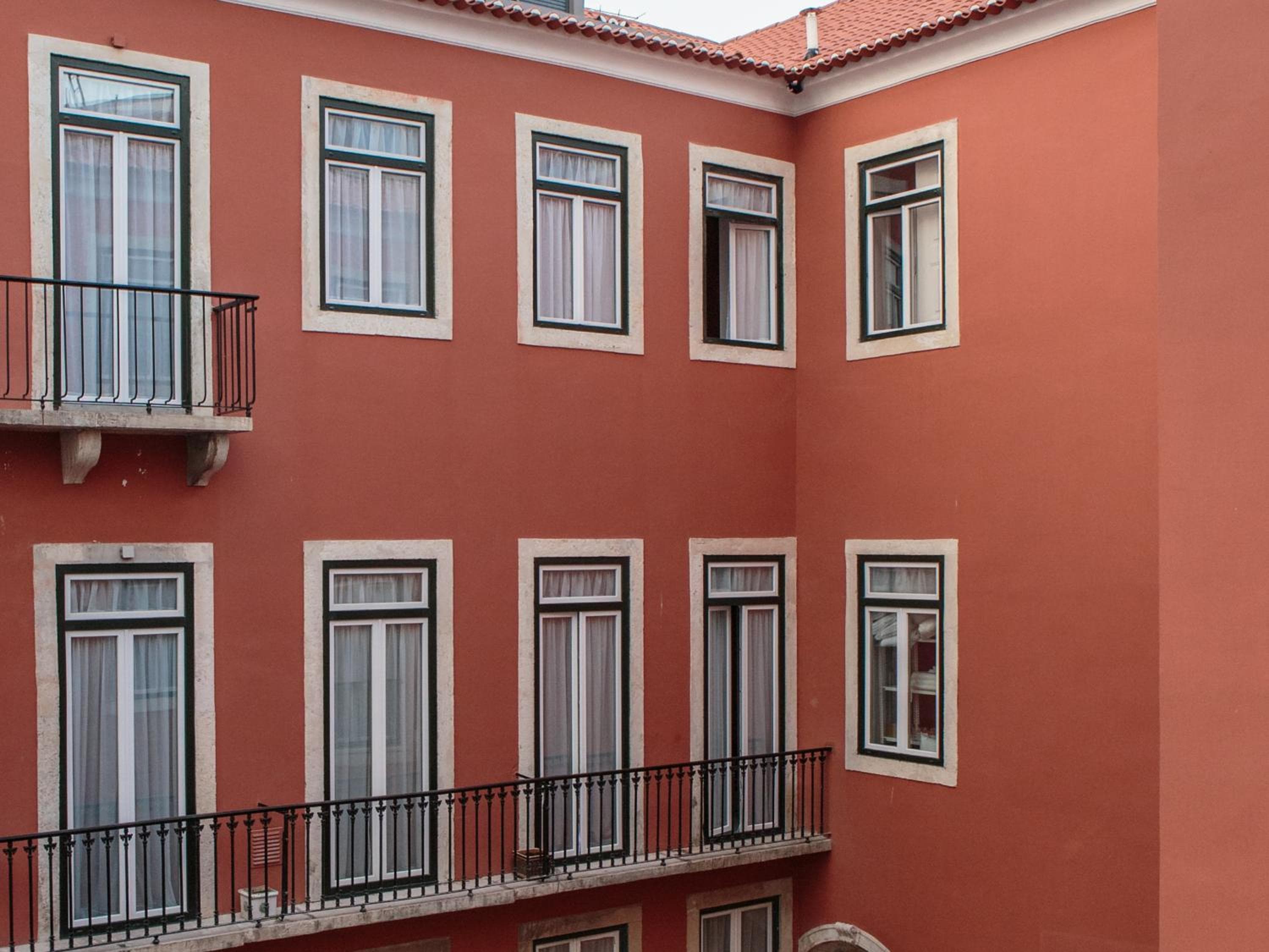 Dear Lisbon - Gallery House — 1