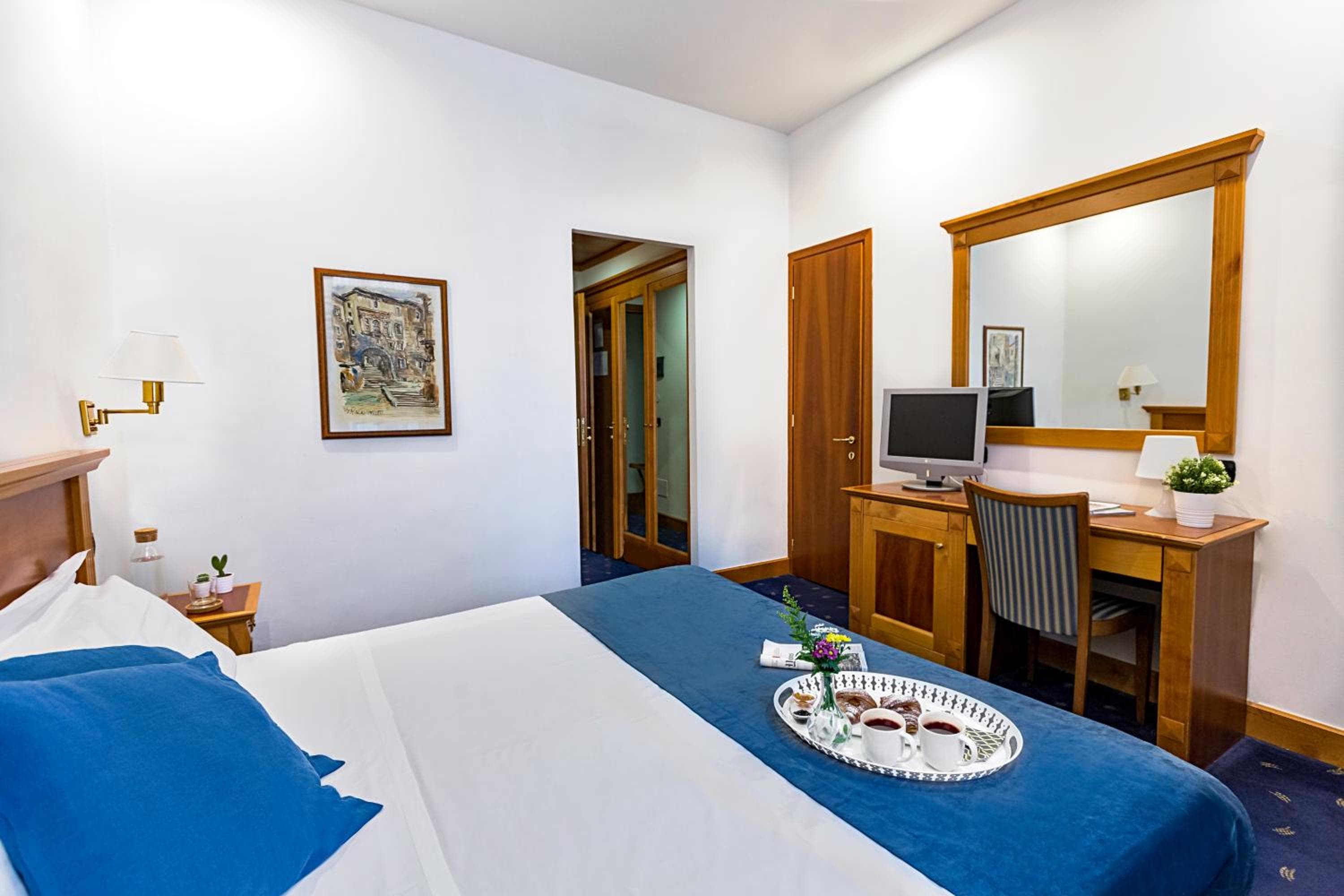 Hotel Diplomatic — 28