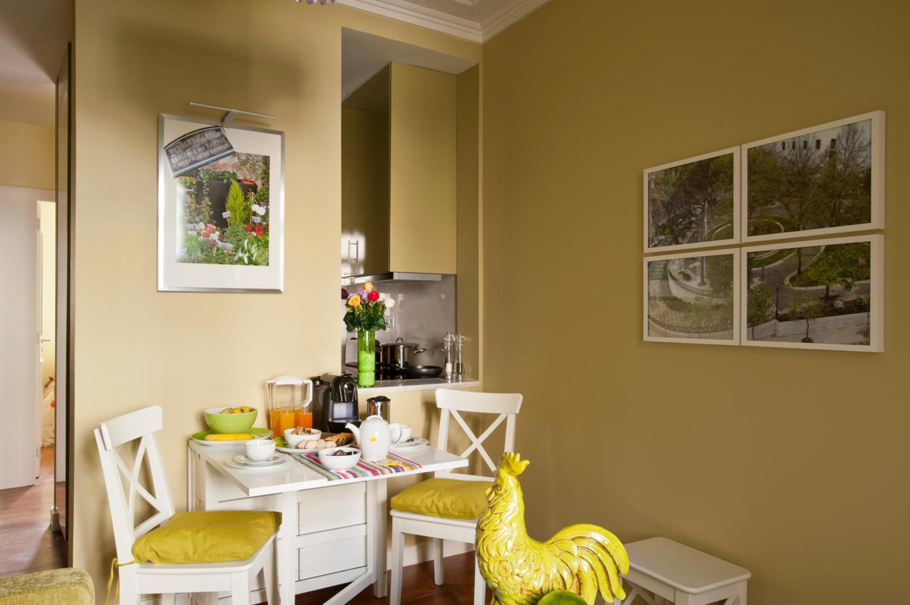 Lisbon Colours Bairro Alto Apartments — 16