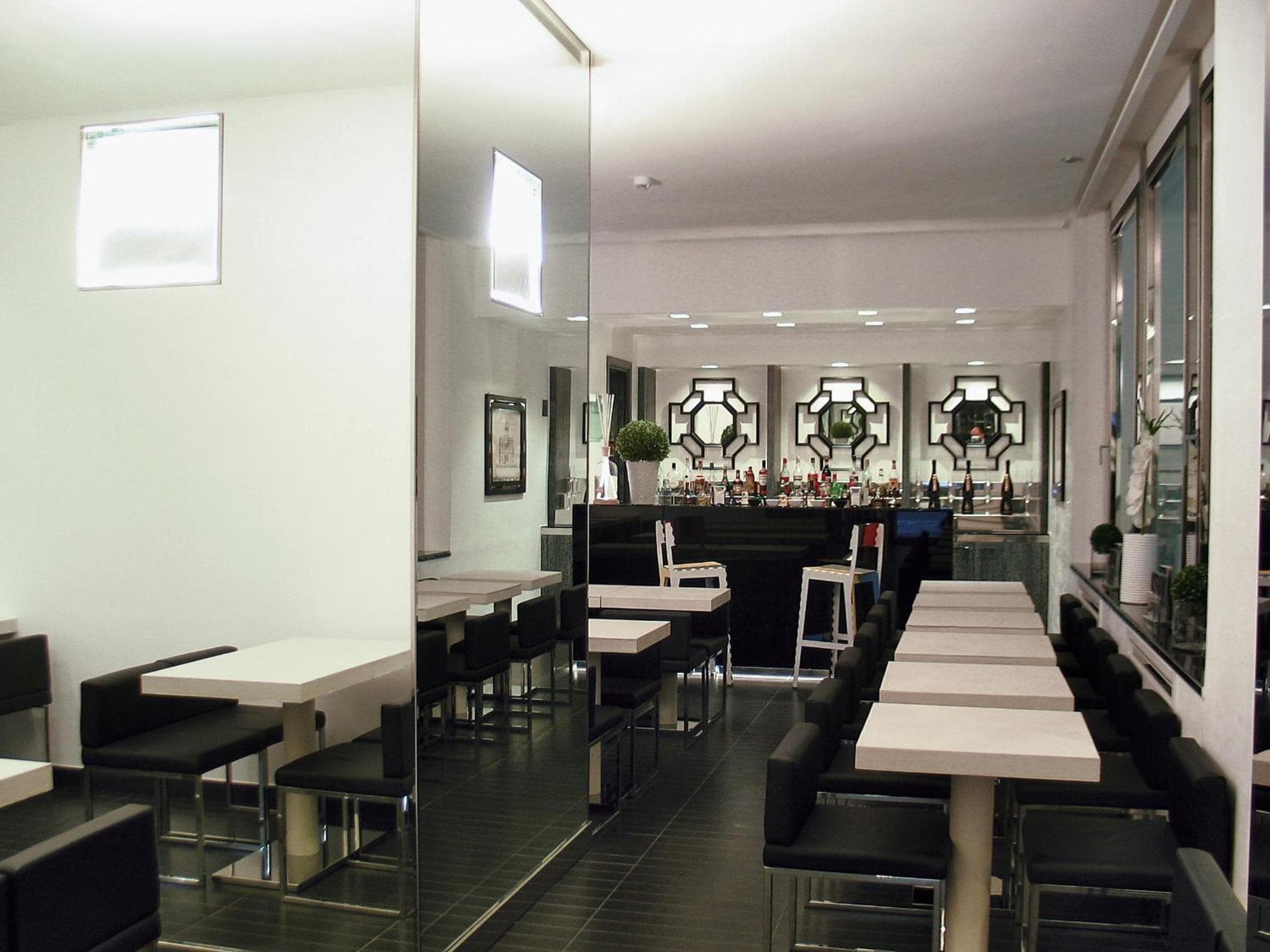 LHP Hotel Napoleon — 30
