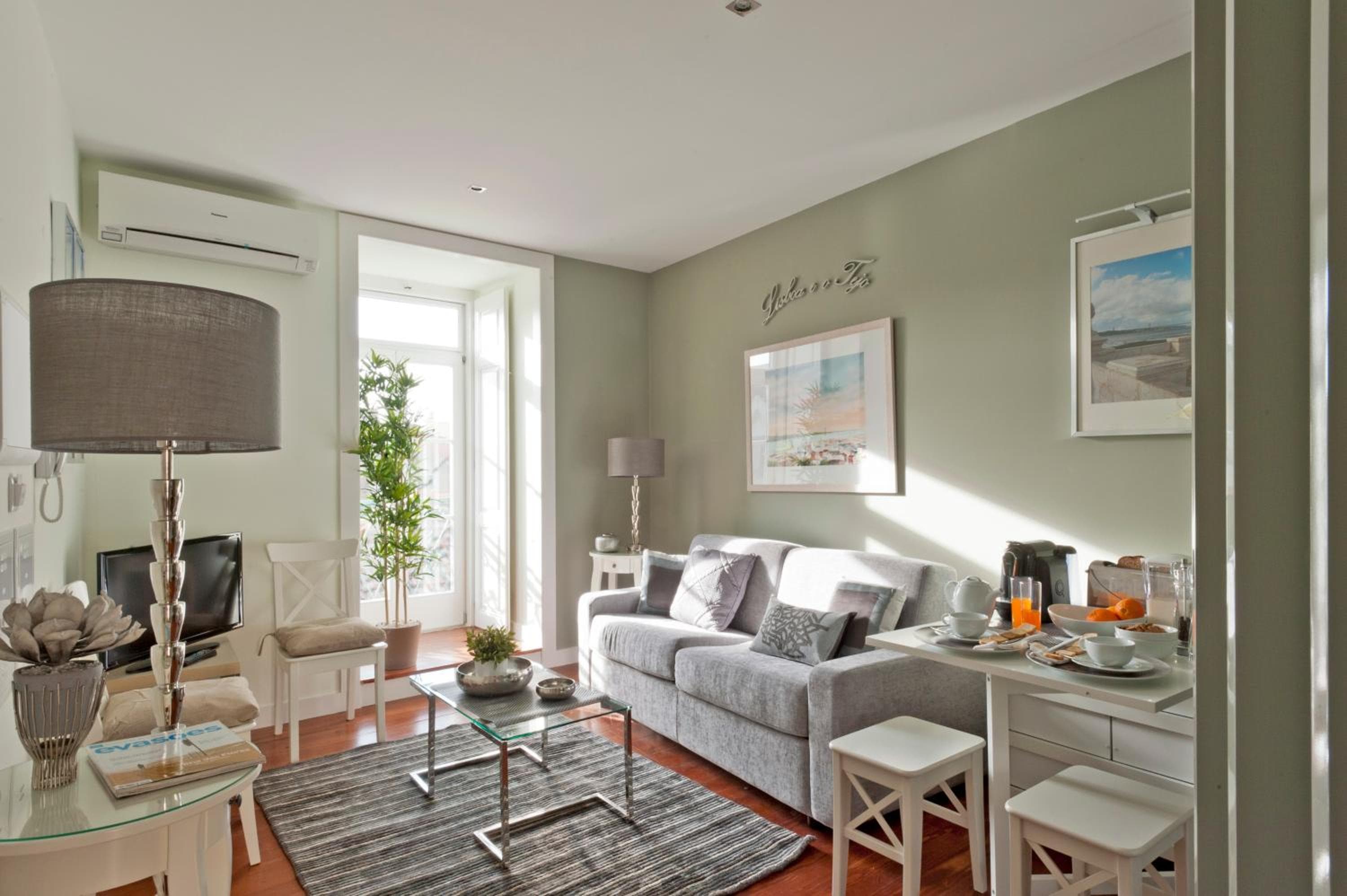 Lisbon Colours Bairro Alto Apartments — 6