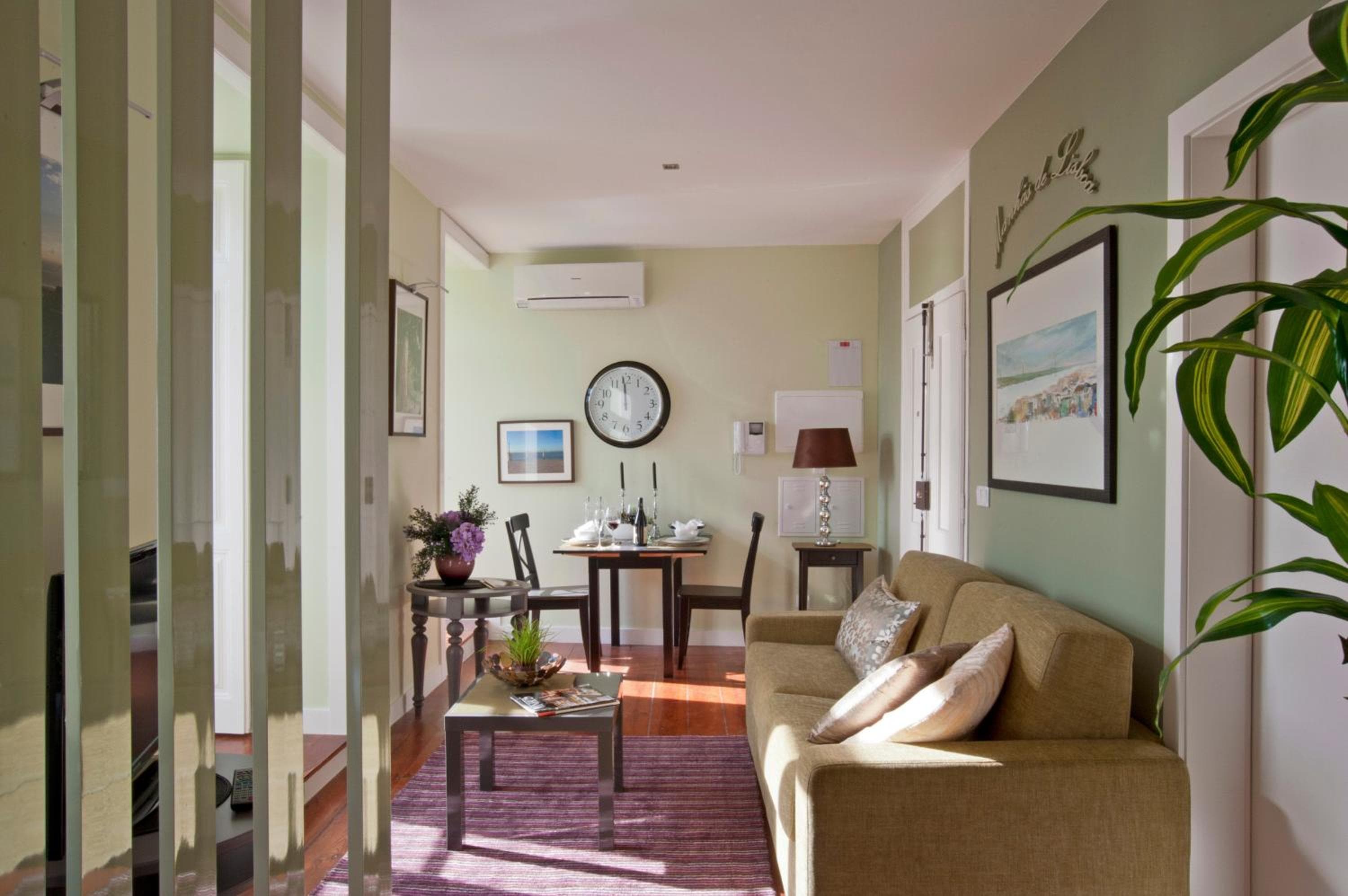 Lisbon Colours Bairro Alto Apartments — 15
