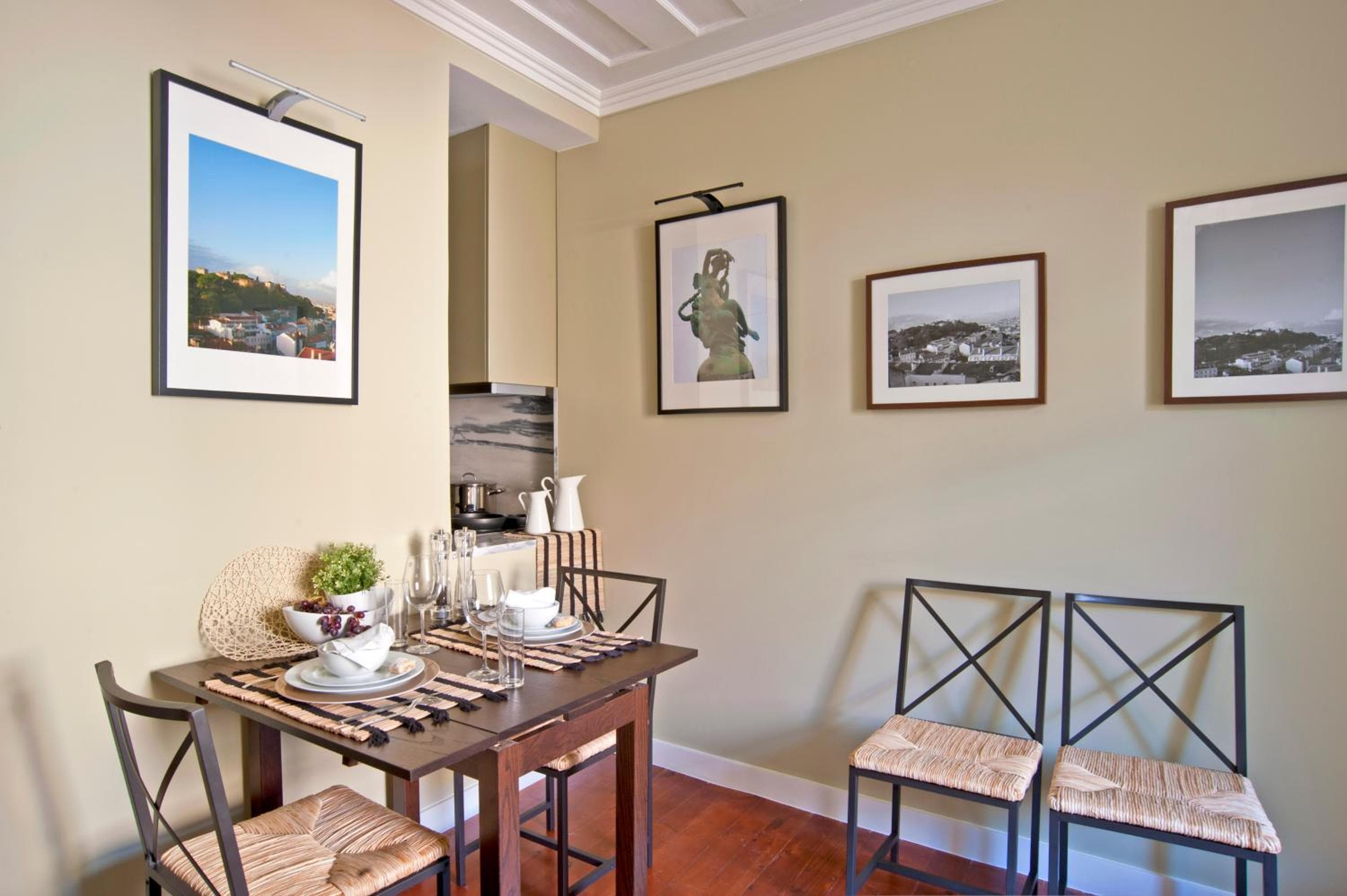 Lisbon Colours Bairro Alto Apartments — 25