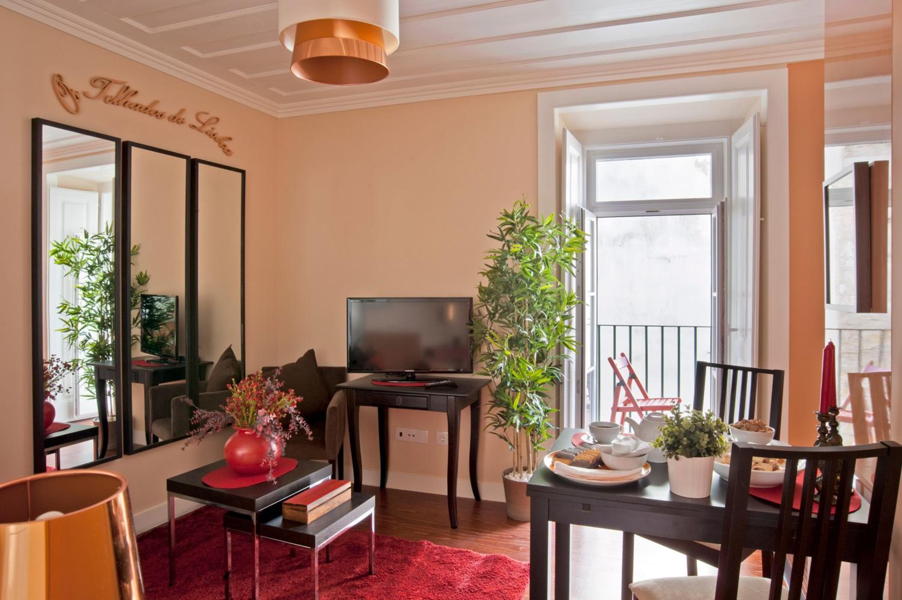 Lisbon Colours Bairro Alto Apartments — 11