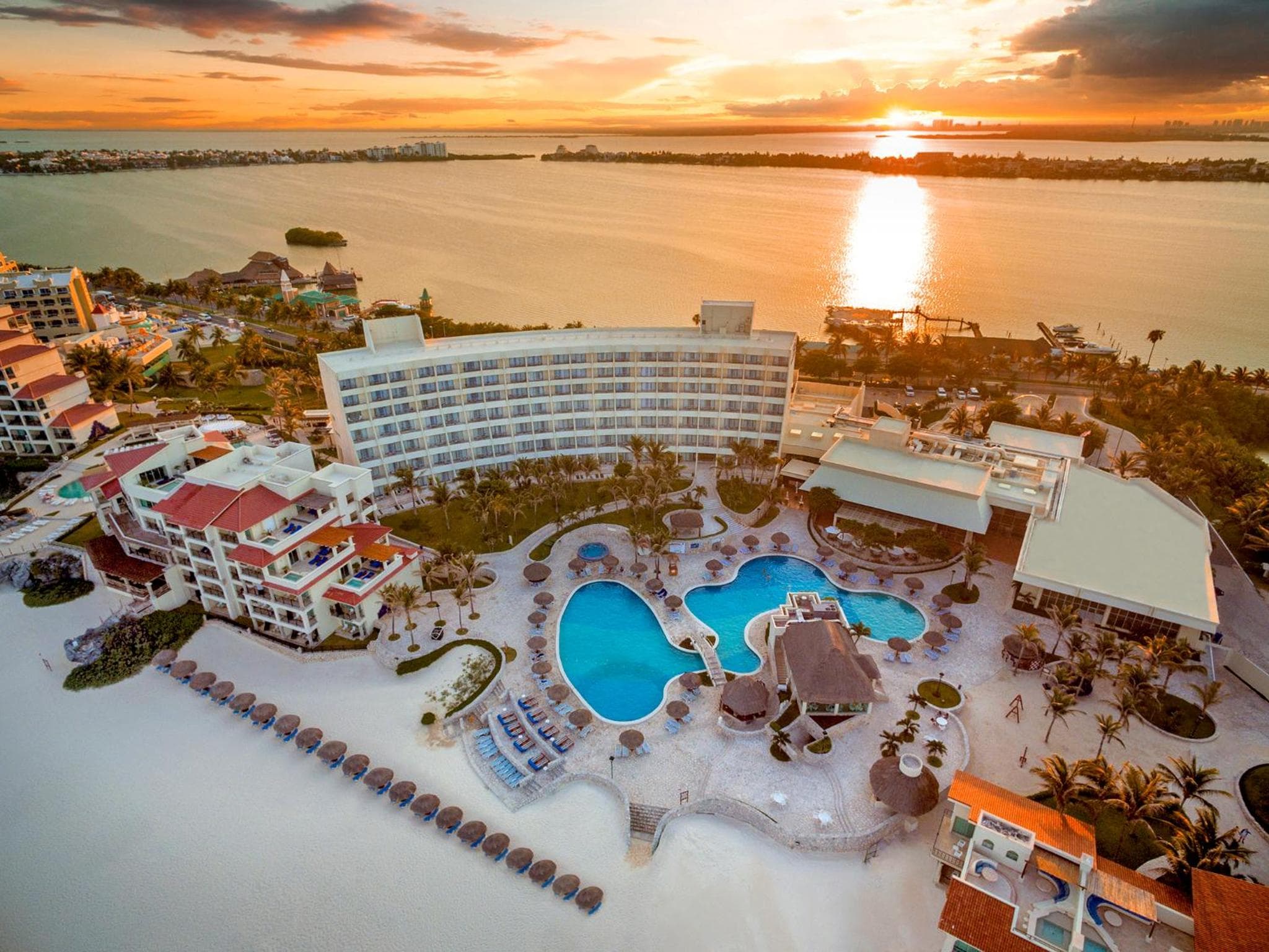 Grand Park Royal Cancun - All Inclusive — 1