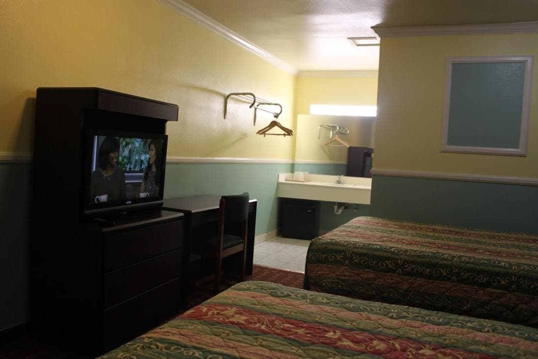 Hollywood Guest Inn — 10