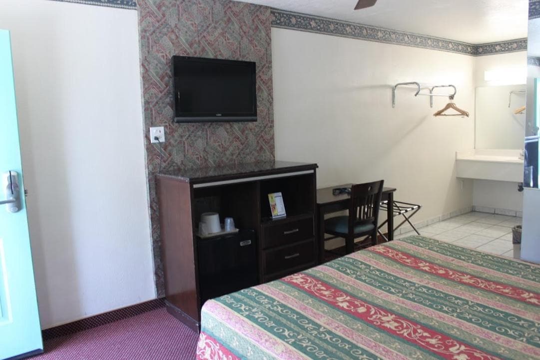 Hollywood Guest Inn — 12