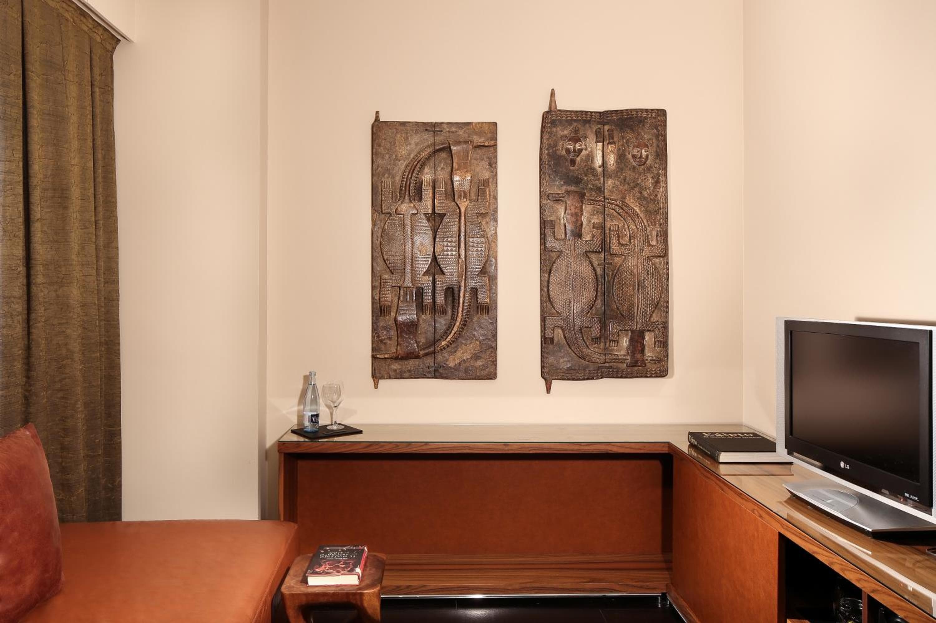 Hotel Gran Derby Suites, un piccolo hotel di lusso nel mondo — 26
