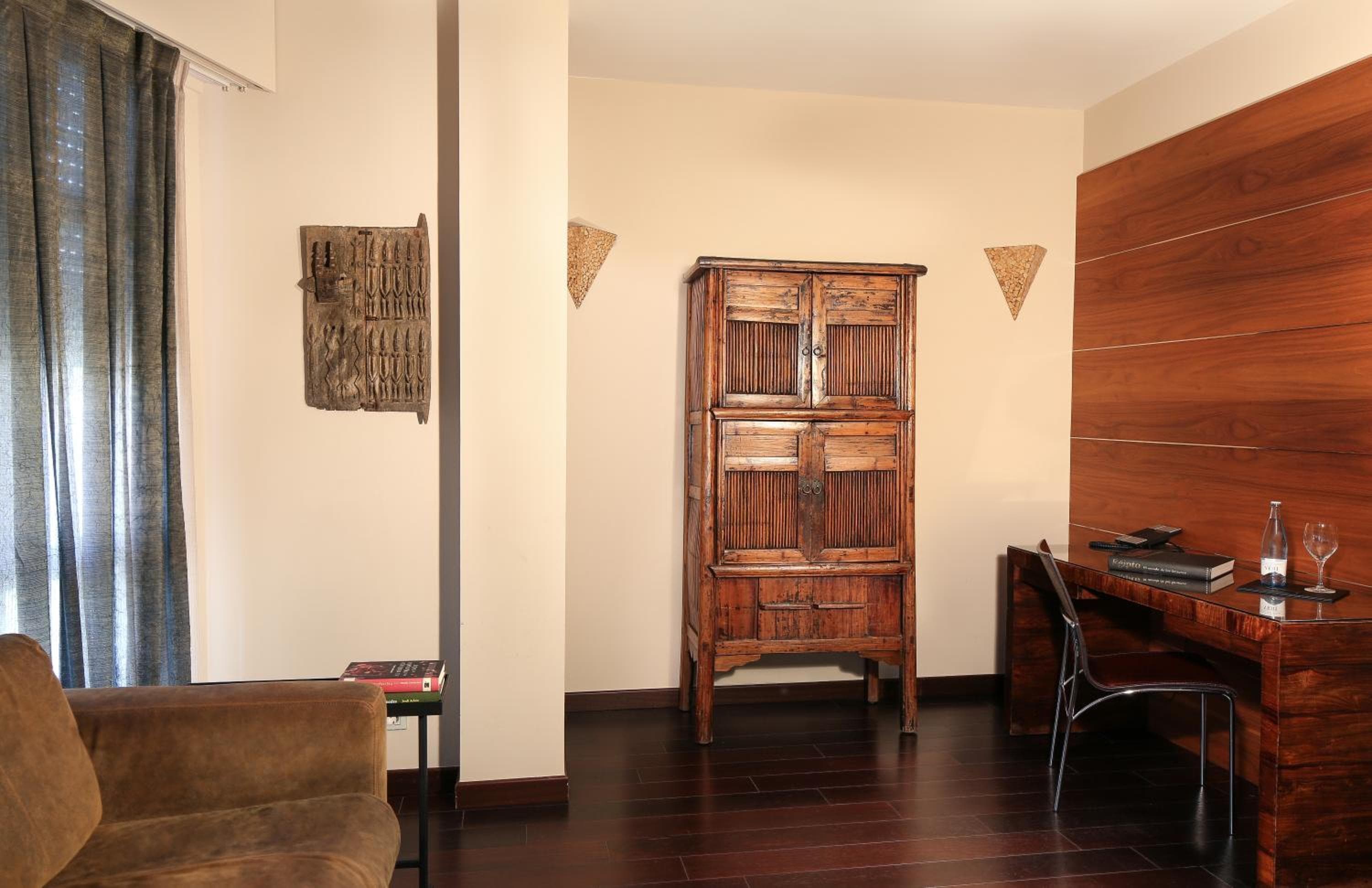 Hotel Gran Derby Suites, un piccolo hotel di lusso nel mondo — 23