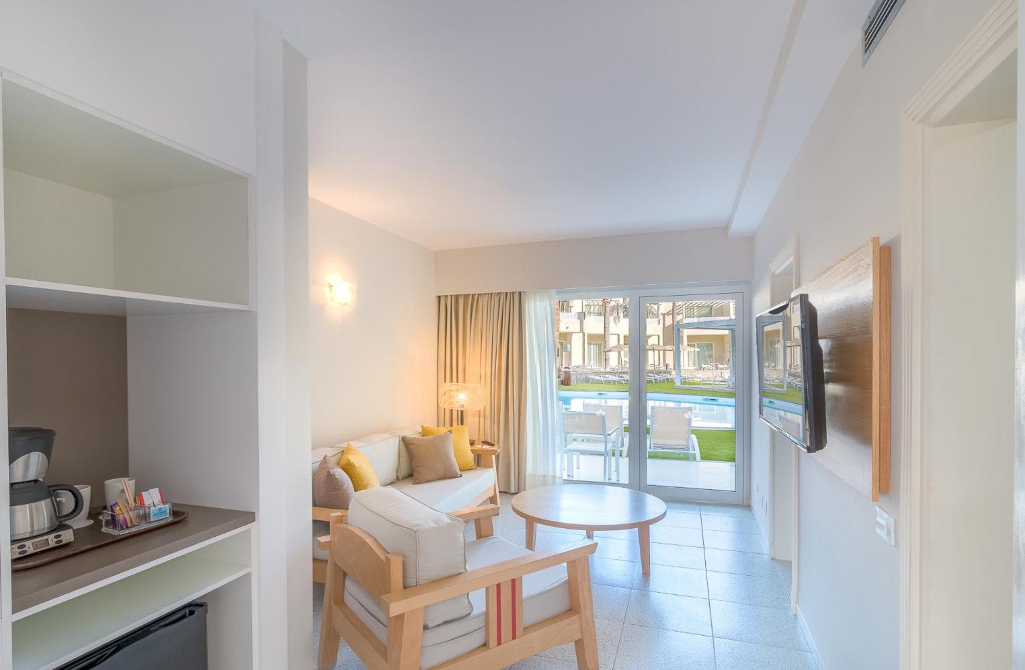 Hotel LIVVO Koala Garden — 5