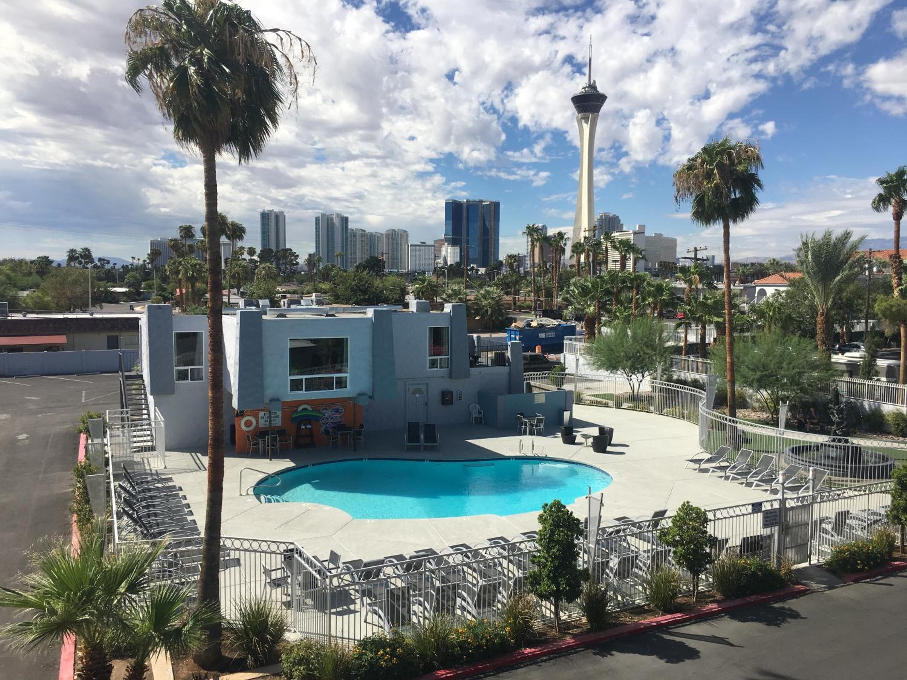 Super 8 by Wyndham Las Vegas North Strip/Zona de Fremont St. — 9