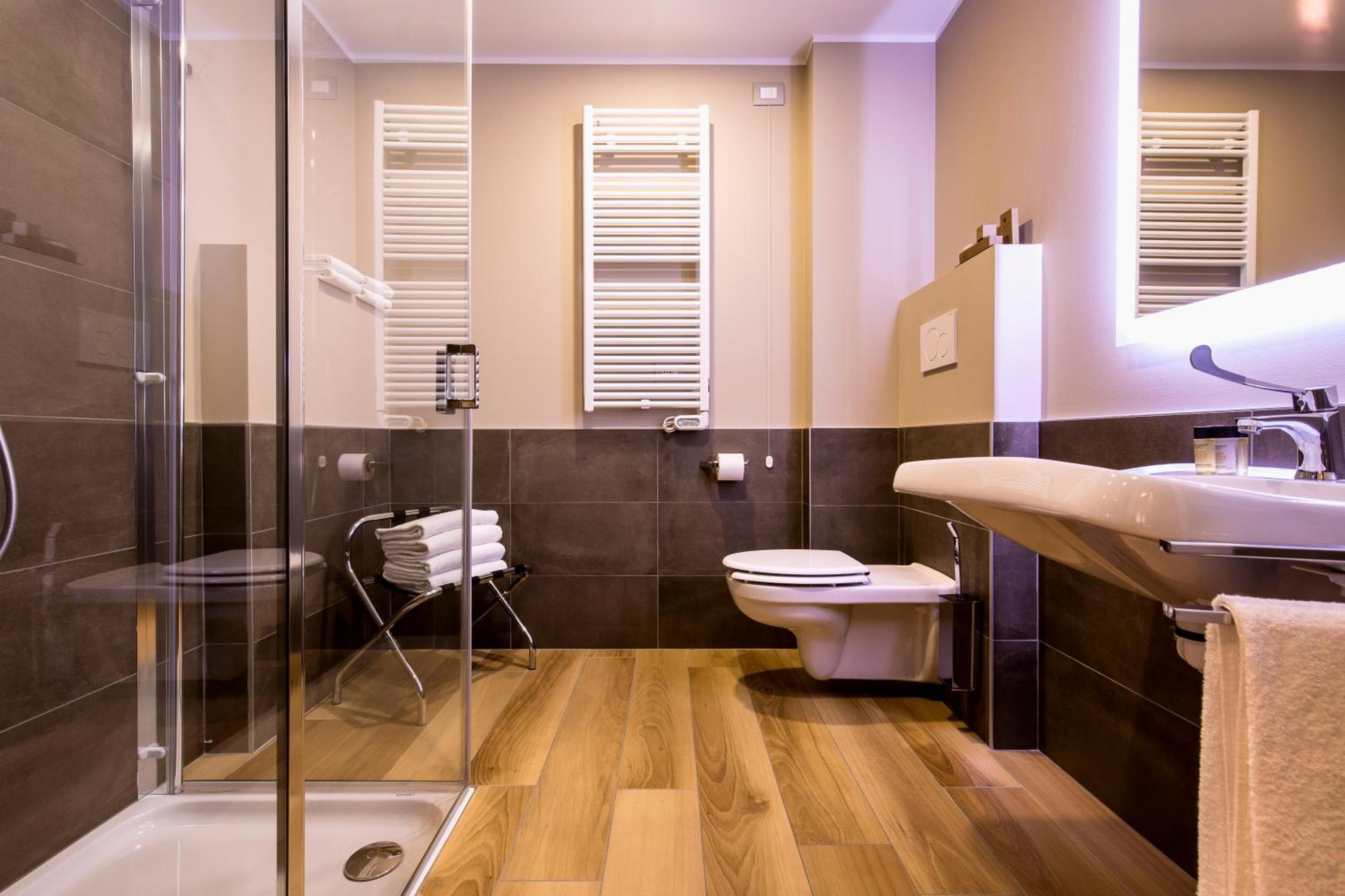 43 Bahnhof Hotel — 28