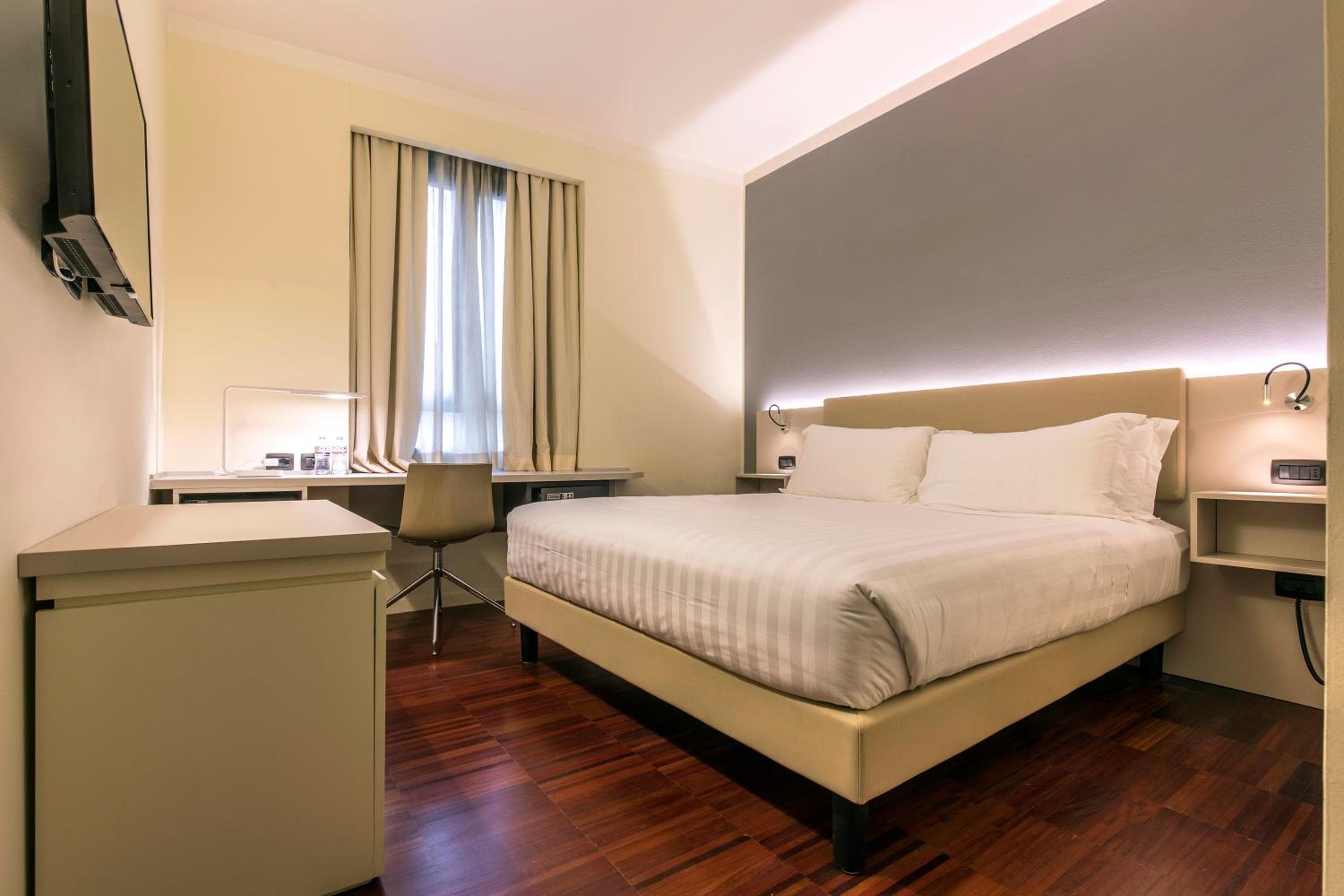 43 Bahnhof Hotel — 14