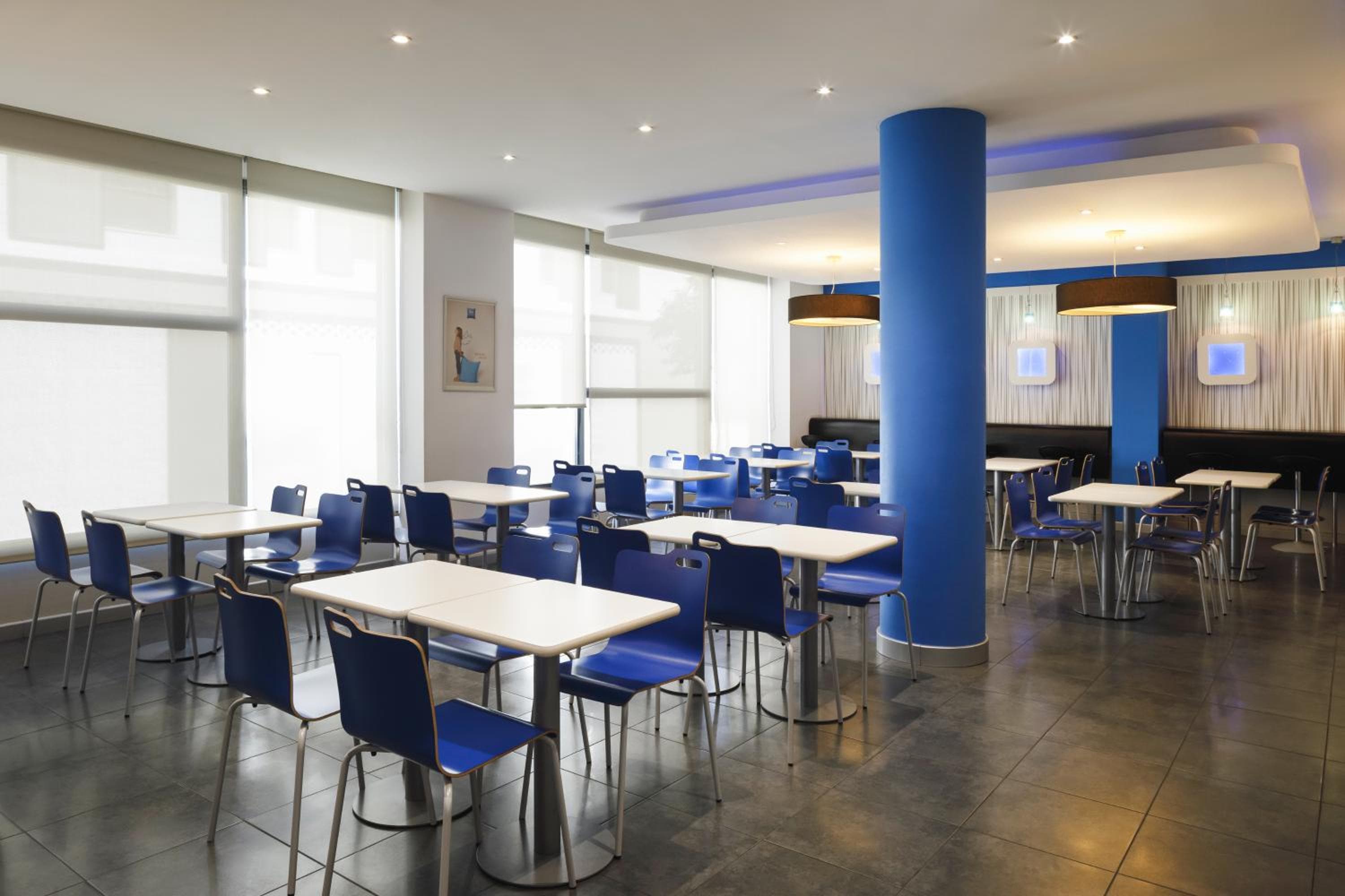 Ibis Budget Málaga Centro — 10