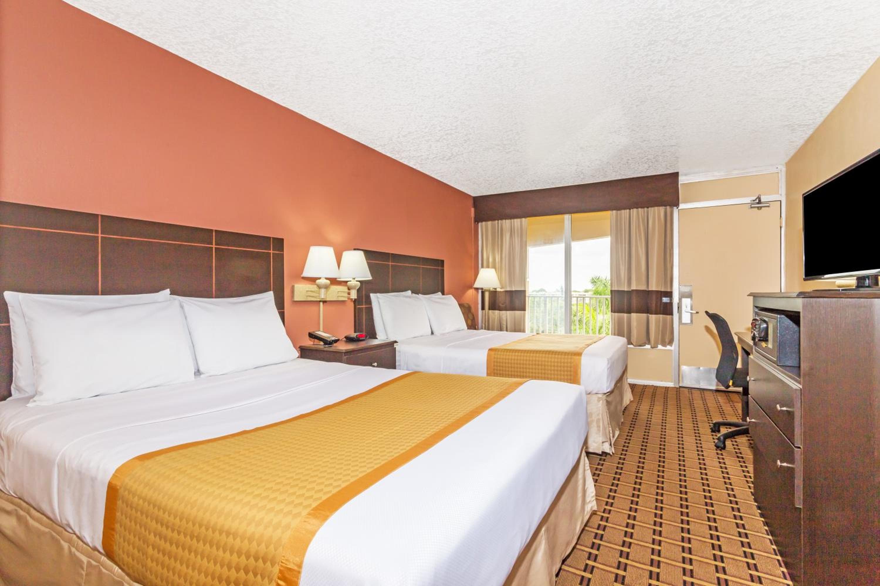 Days Inn by Wyndham Fort Lauderdale-Oakland Park Airport N — 24