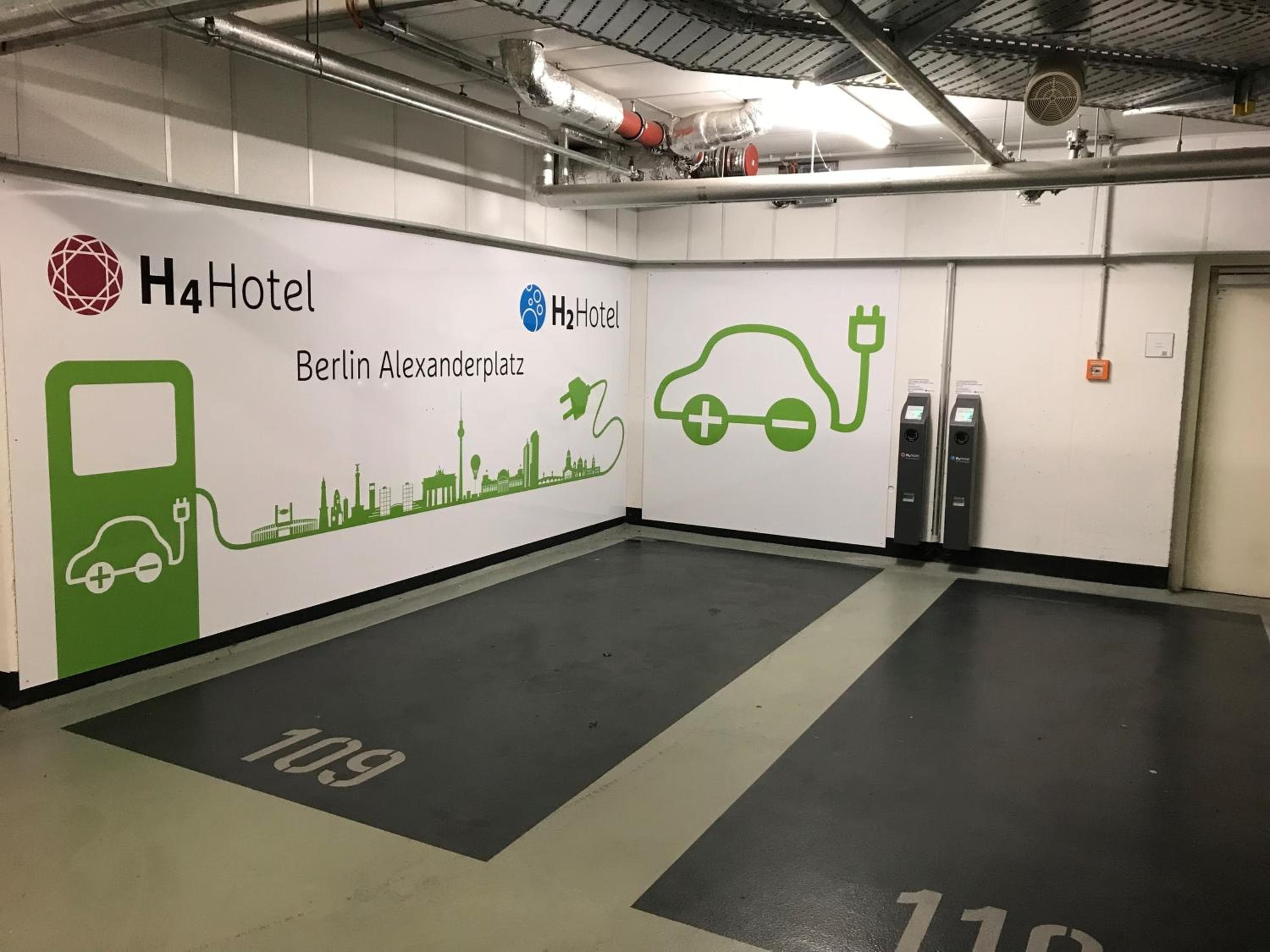 H4 Hotel Berlin Alexanderplatz hotel, Karl-Liebknecht-Strasse 32, Berlin, Germany — photo 15