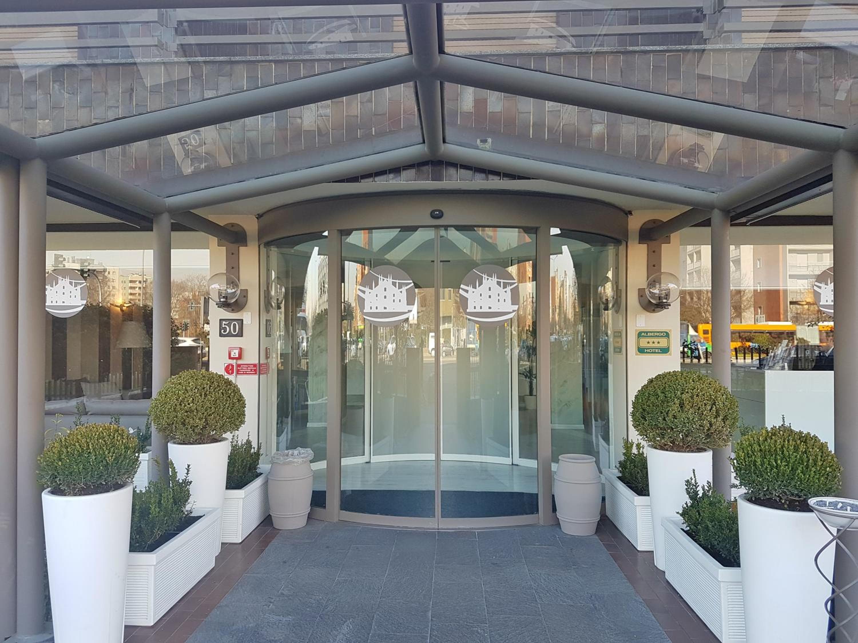 Plus Welcome Milano → Plus Willkommen Milano — 1