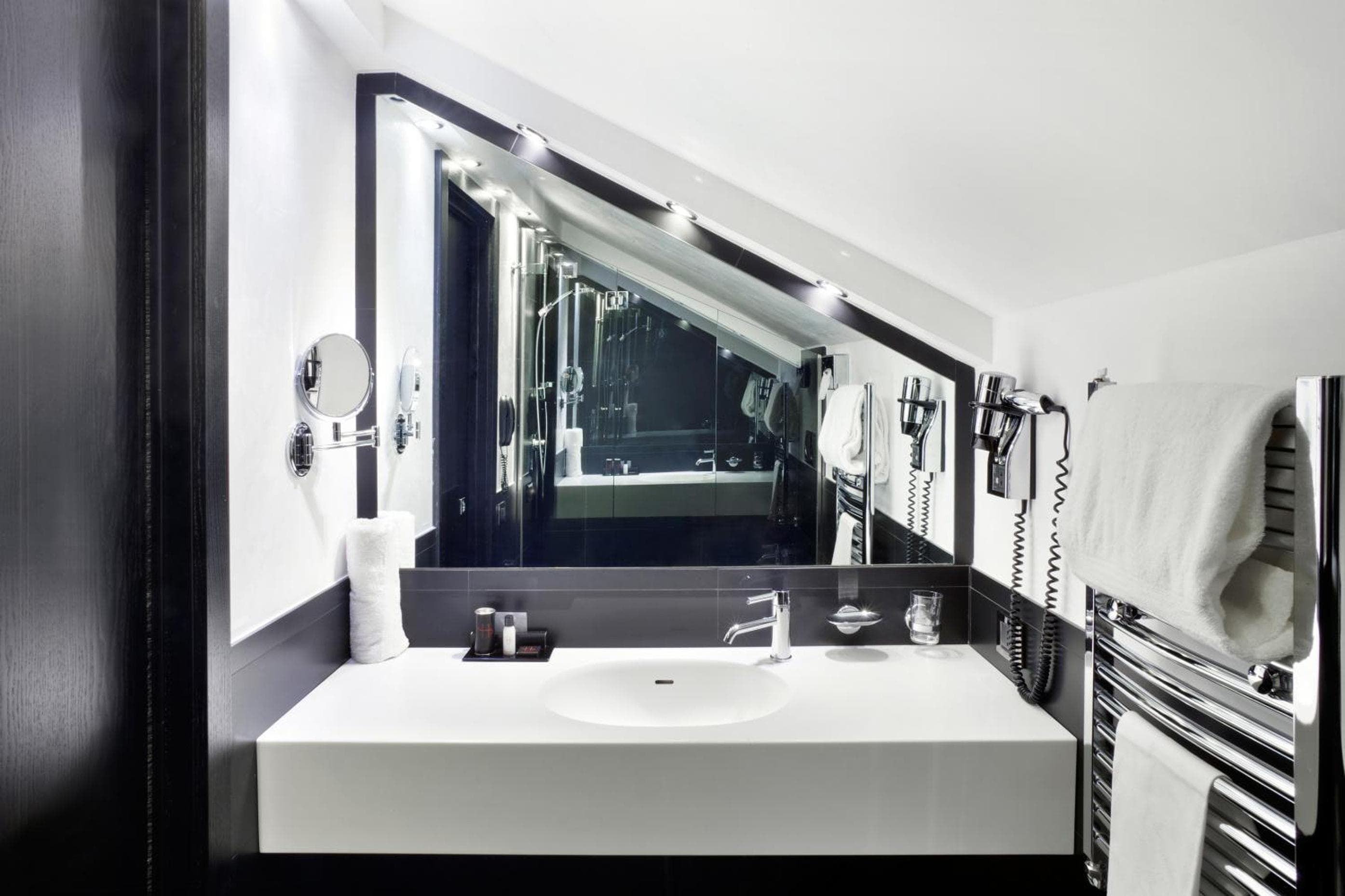 LHP Hotel Napoleon — 24