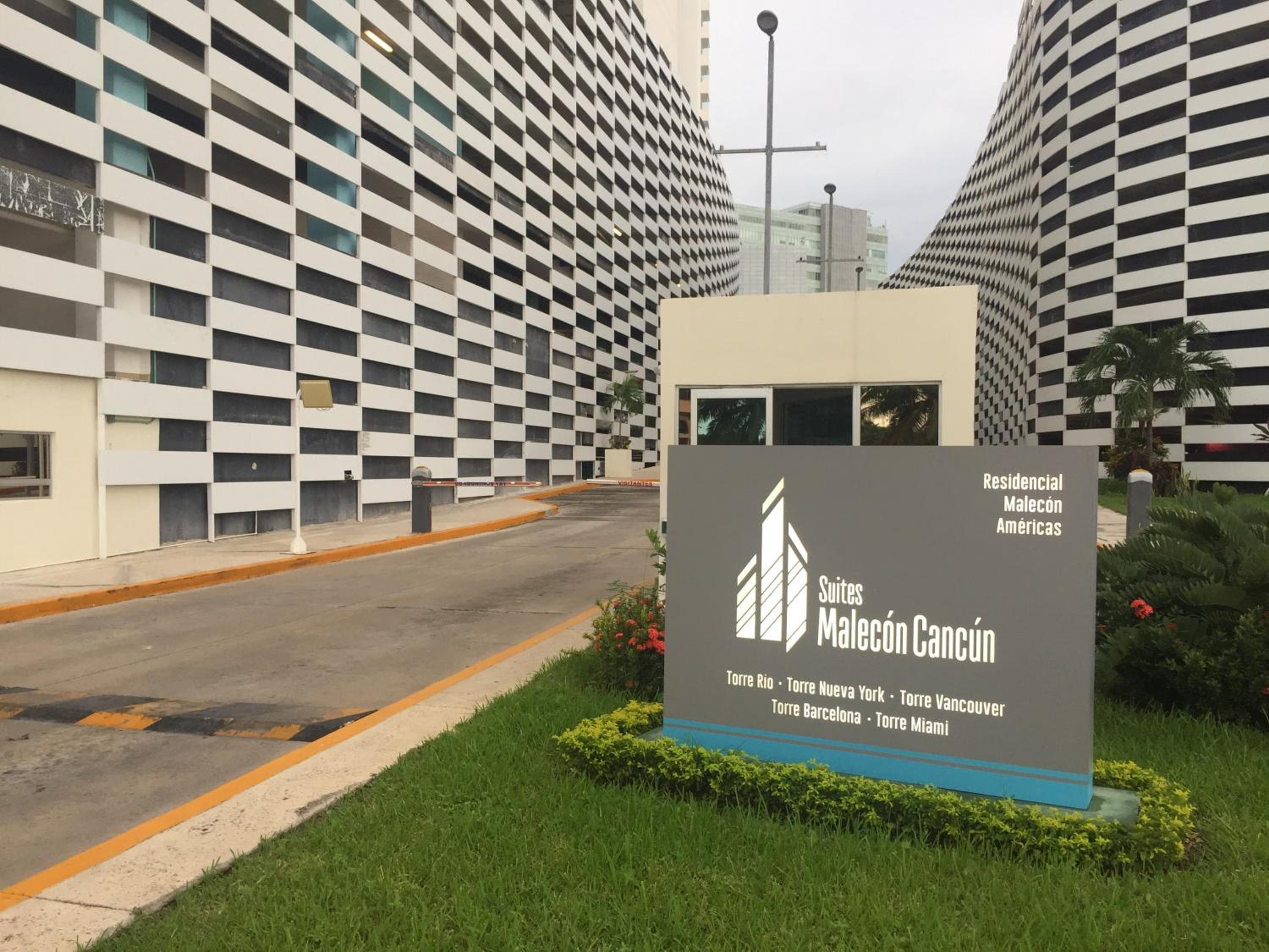 Suites Malecon Cancun — 12