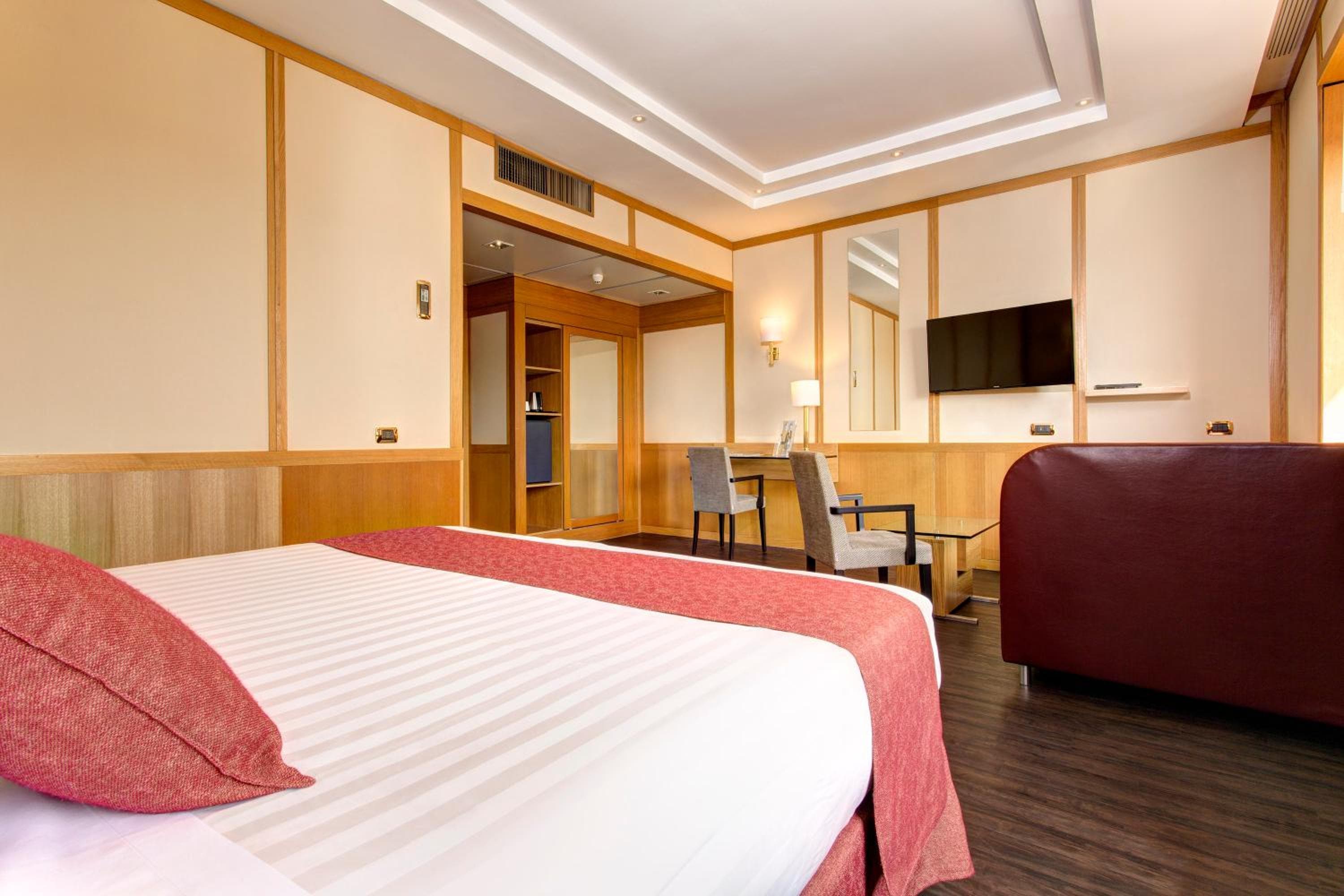 Hilton Garden Inn Rome Colosseum — 27
