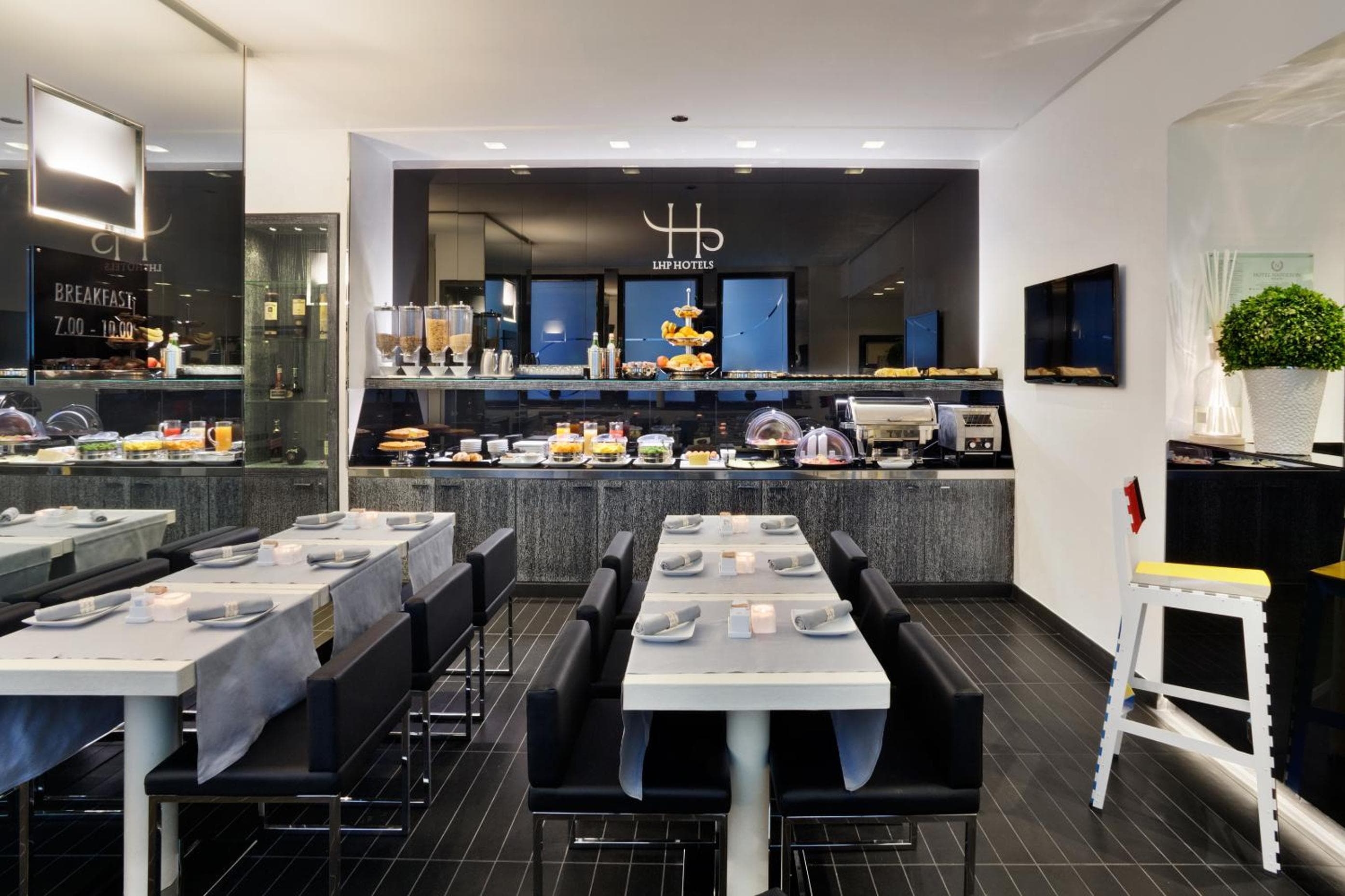 LHP Hotel Napoleon — 23