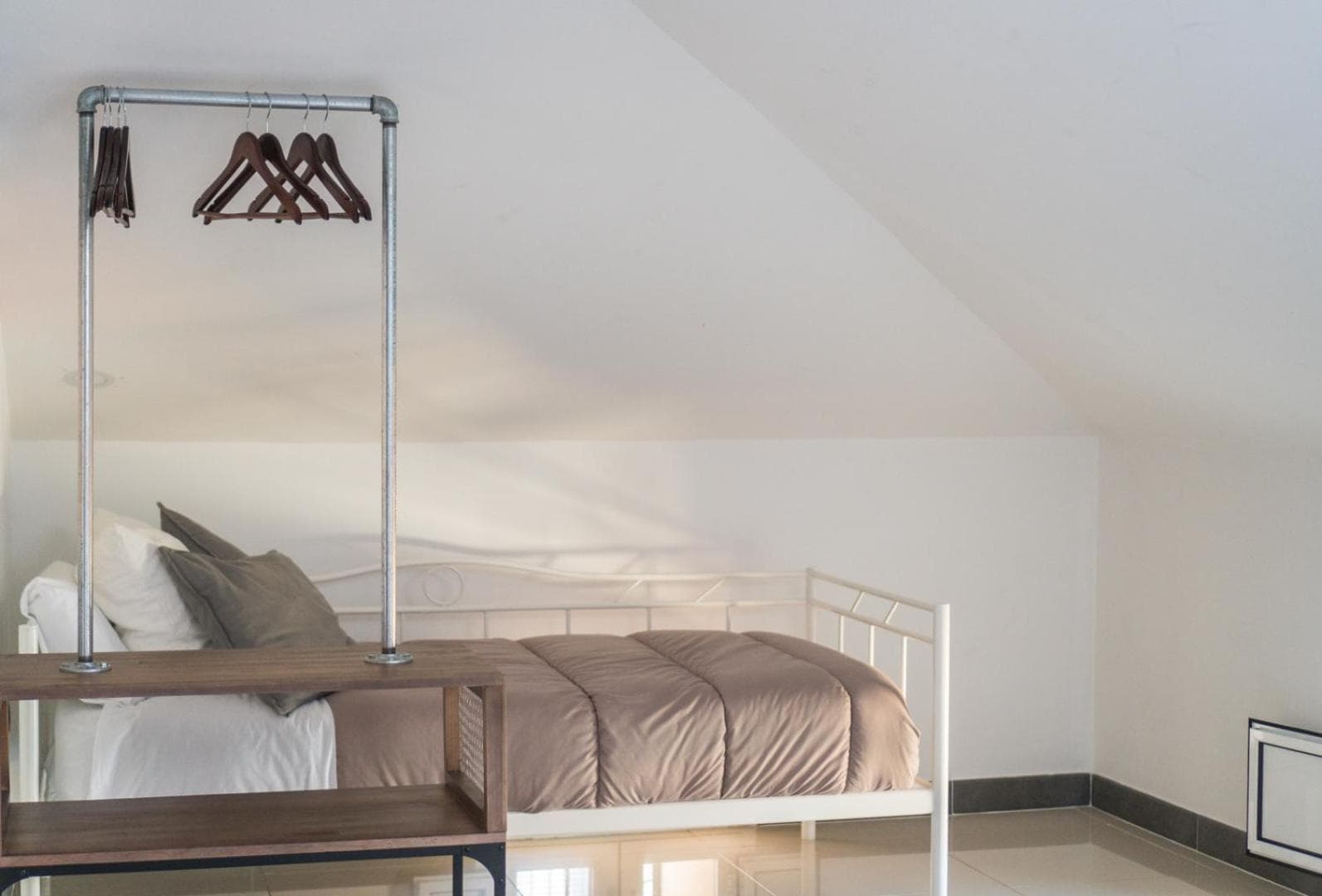 Las habitaciones de la ciudad de las luces — 25