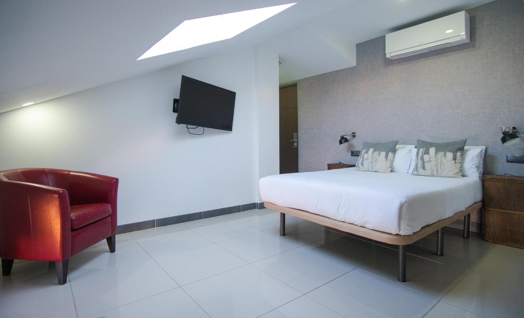 Las habitaciones de la ciudad de las luces — 3