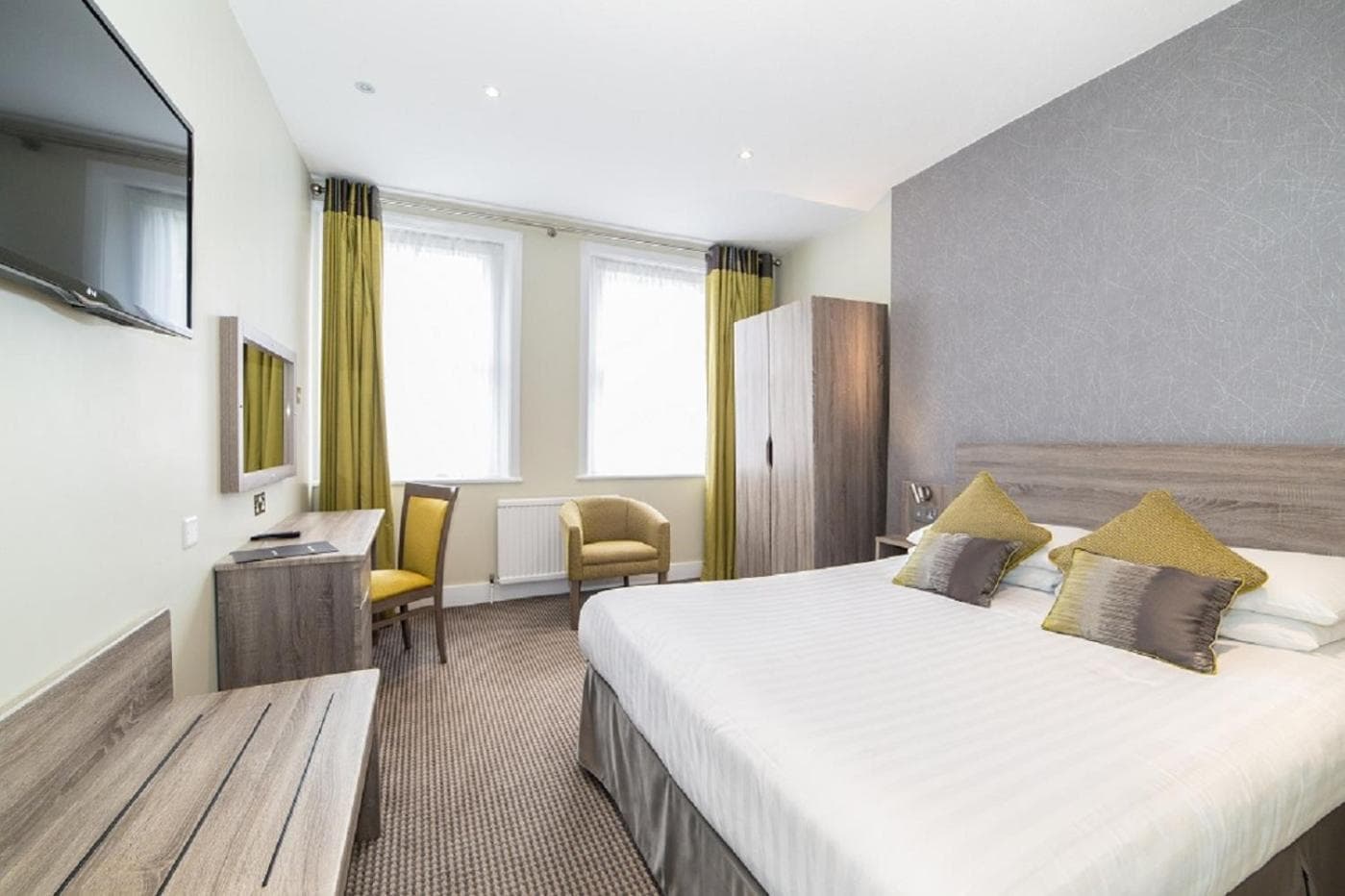 Phoenix Hotel — 21