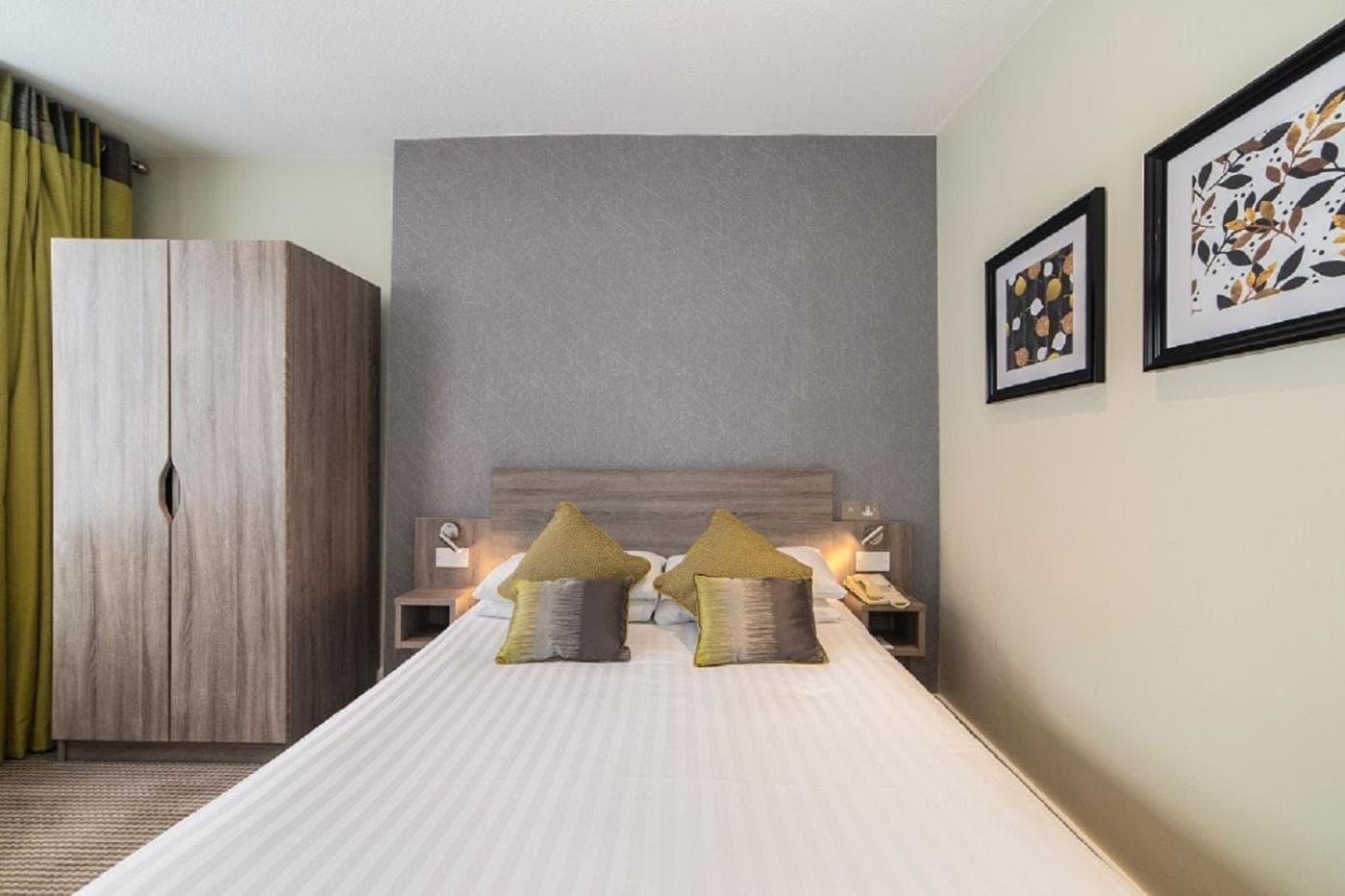 Phoenix Hotel — 28
