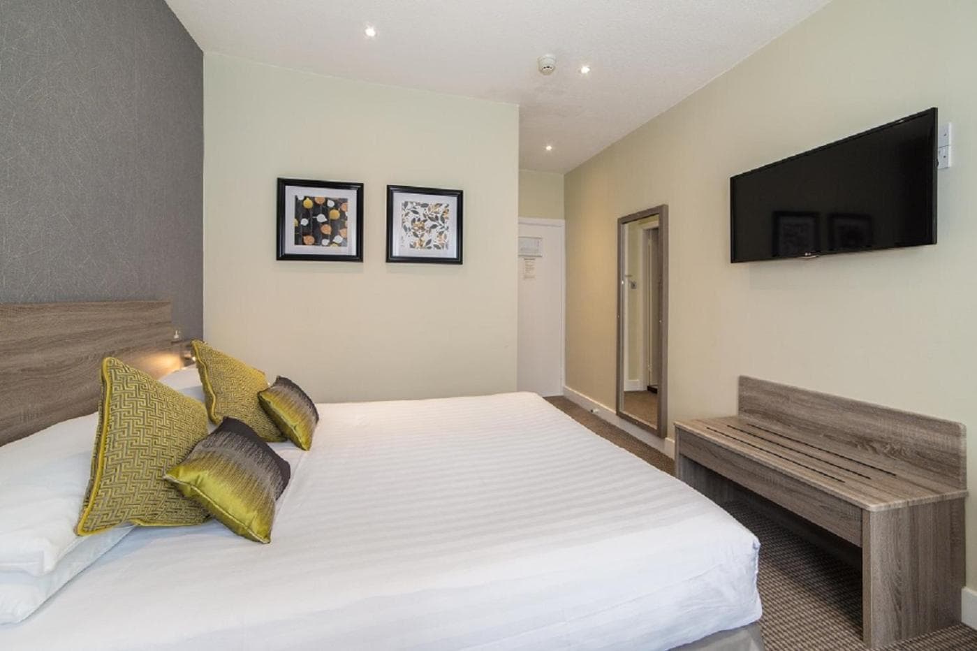 Phoenix Hotel — 22