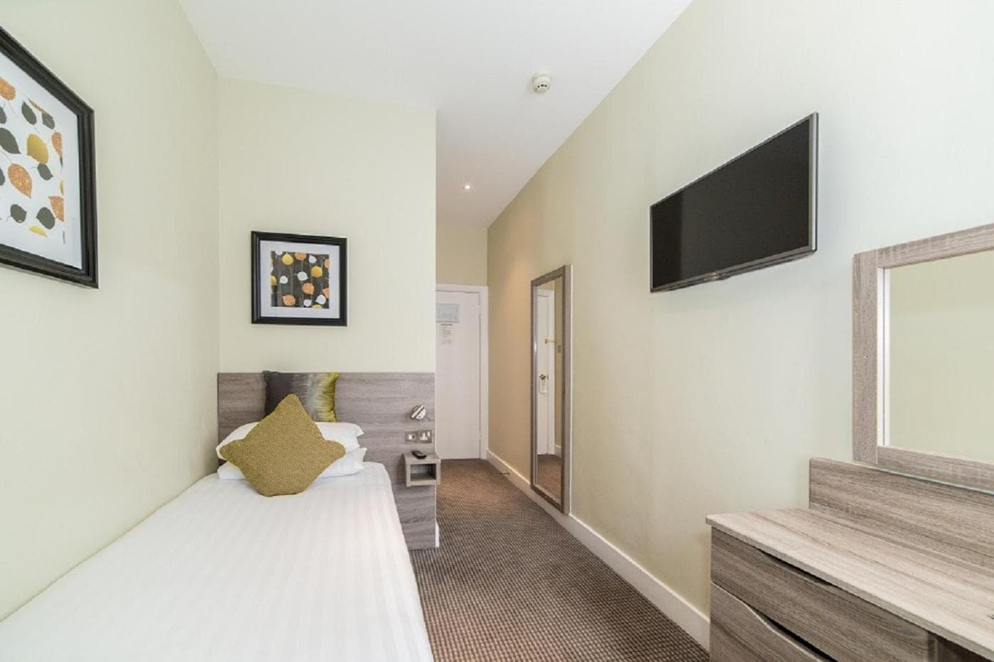 Phoenix Hotel — 19