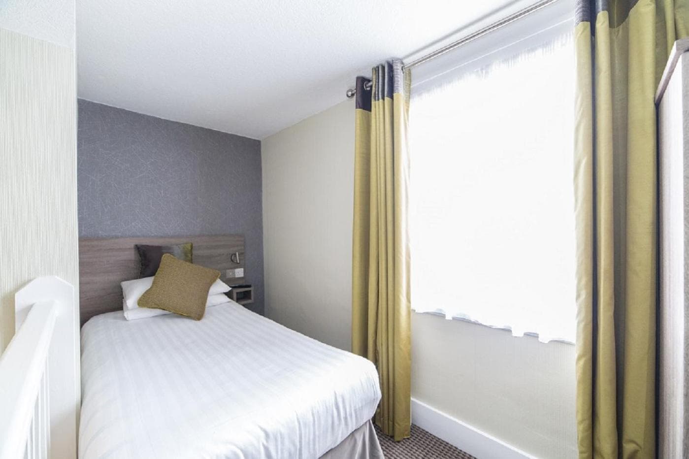 Phoenix Hotel — 27