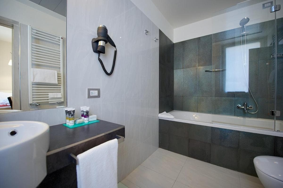 Hotel Mercure Milano Solari — 17