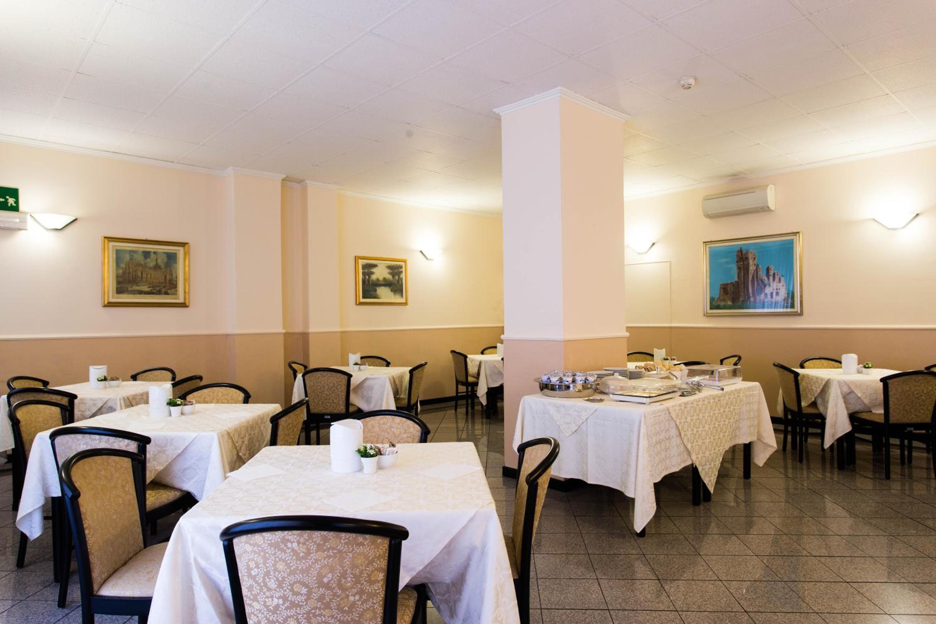 Pequeño hotel — 6