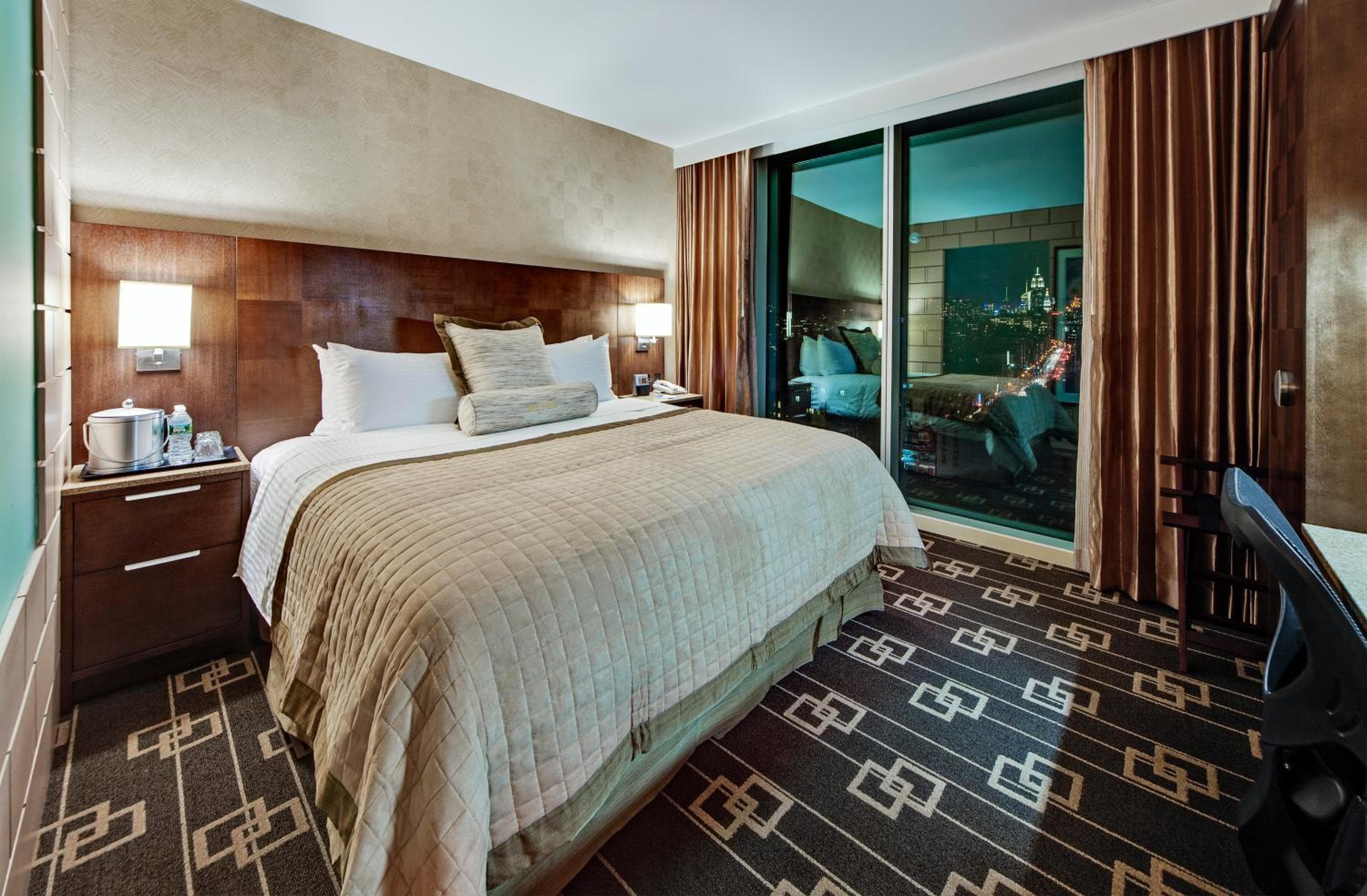 Wyndham Garden Chinatown — 15