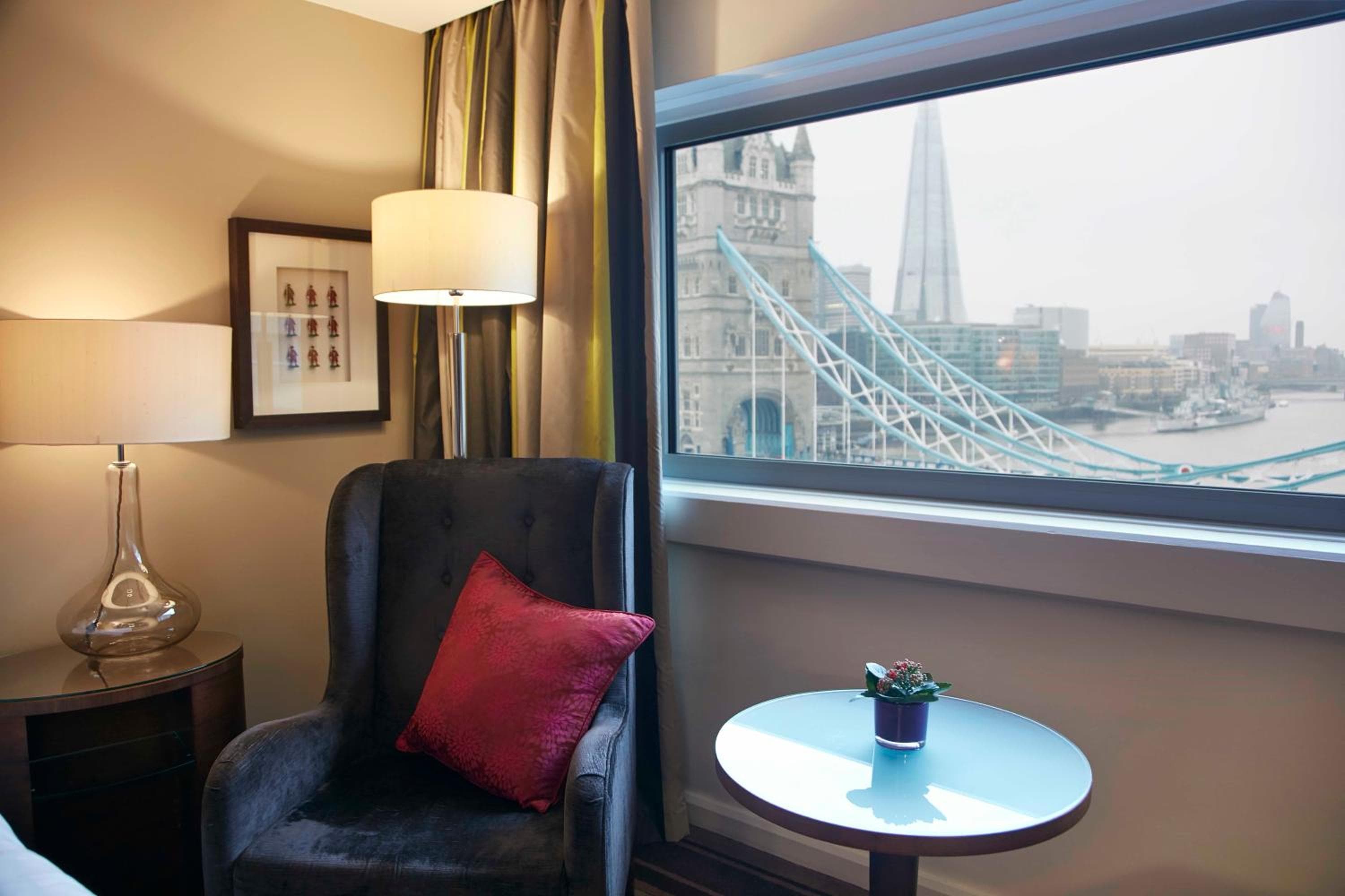 Il Tower Hotel, Londra — 13