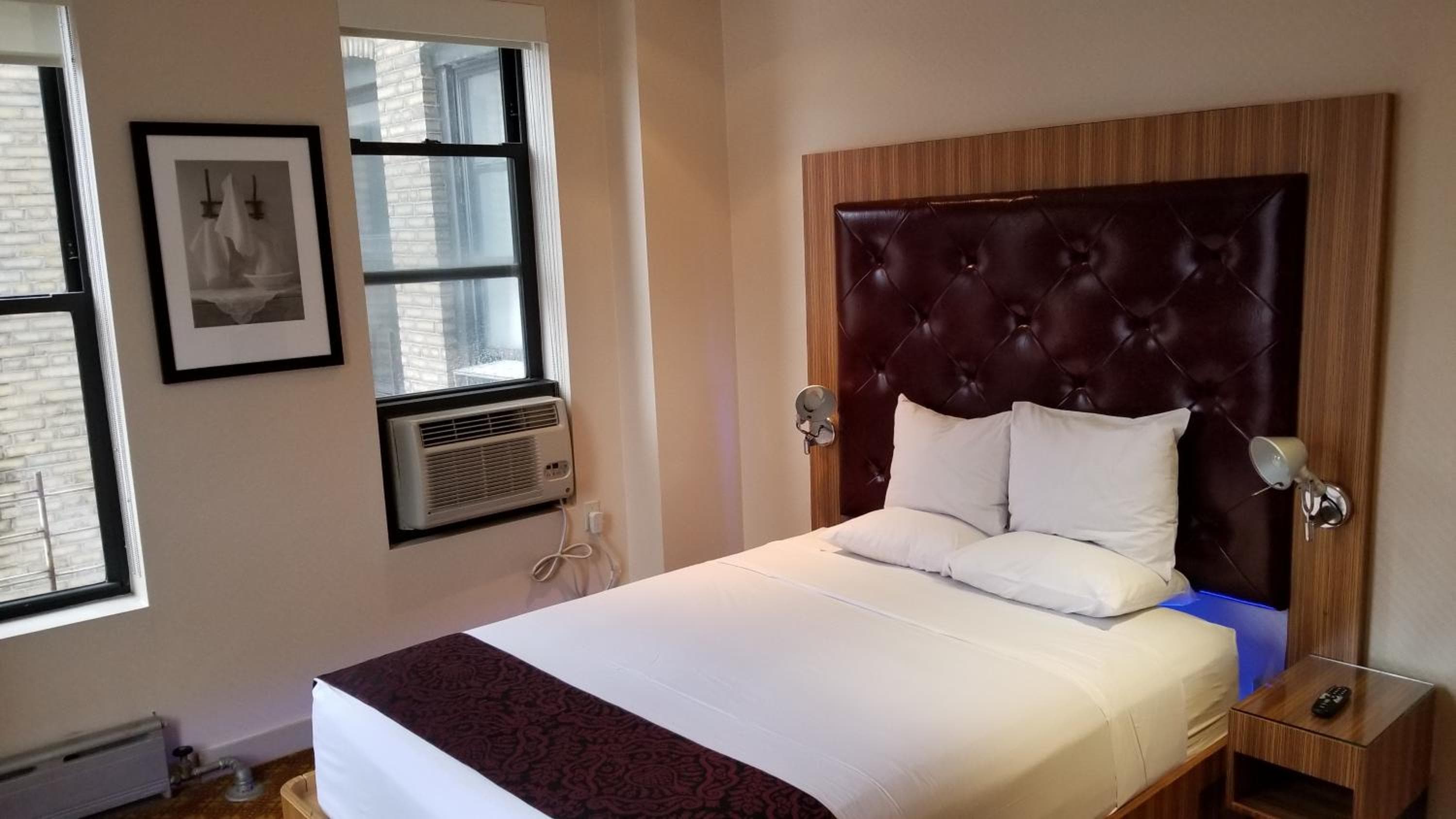 Night Hotel Broadway — 27