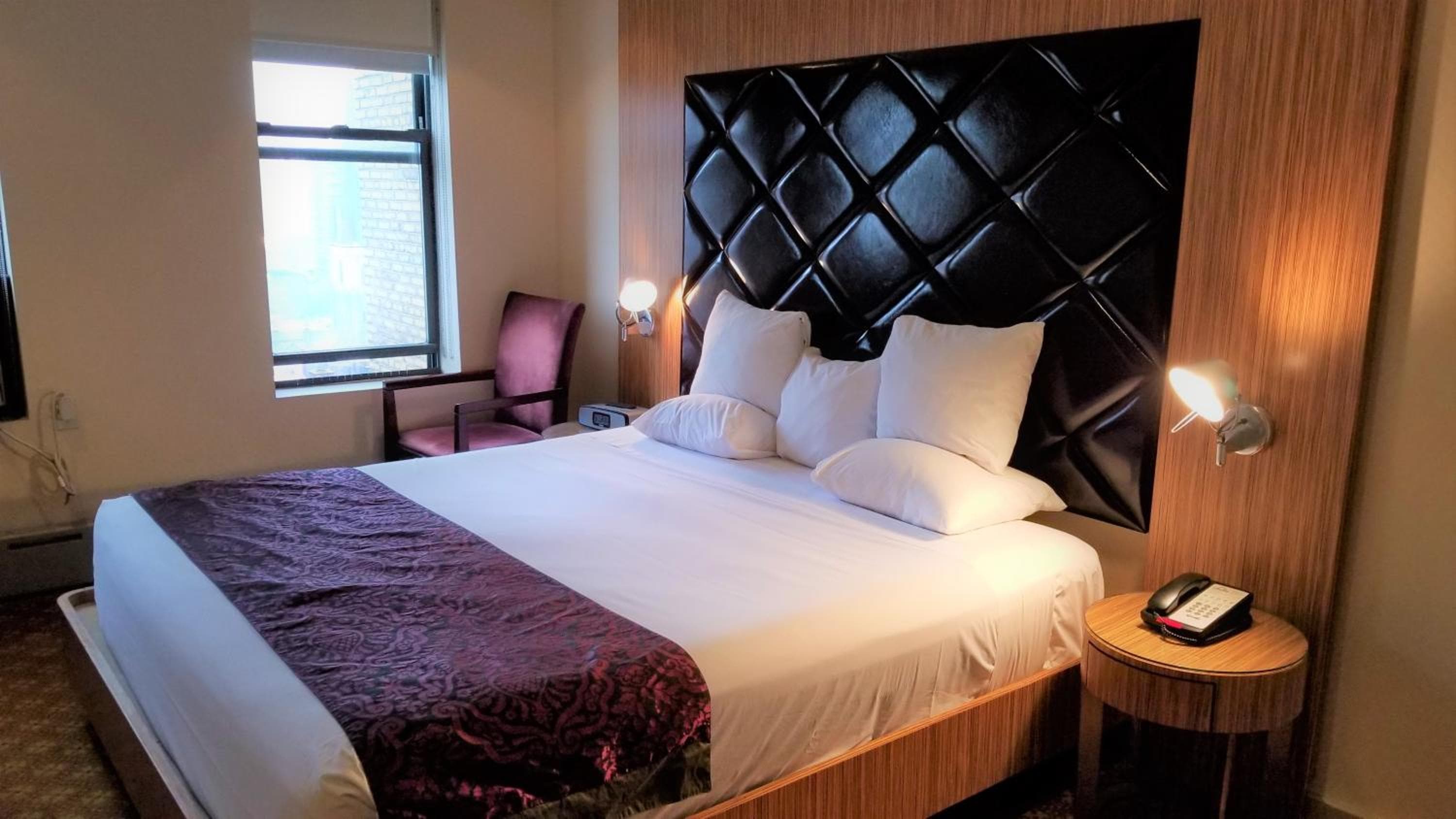 Night Hotel Broadway — 27
