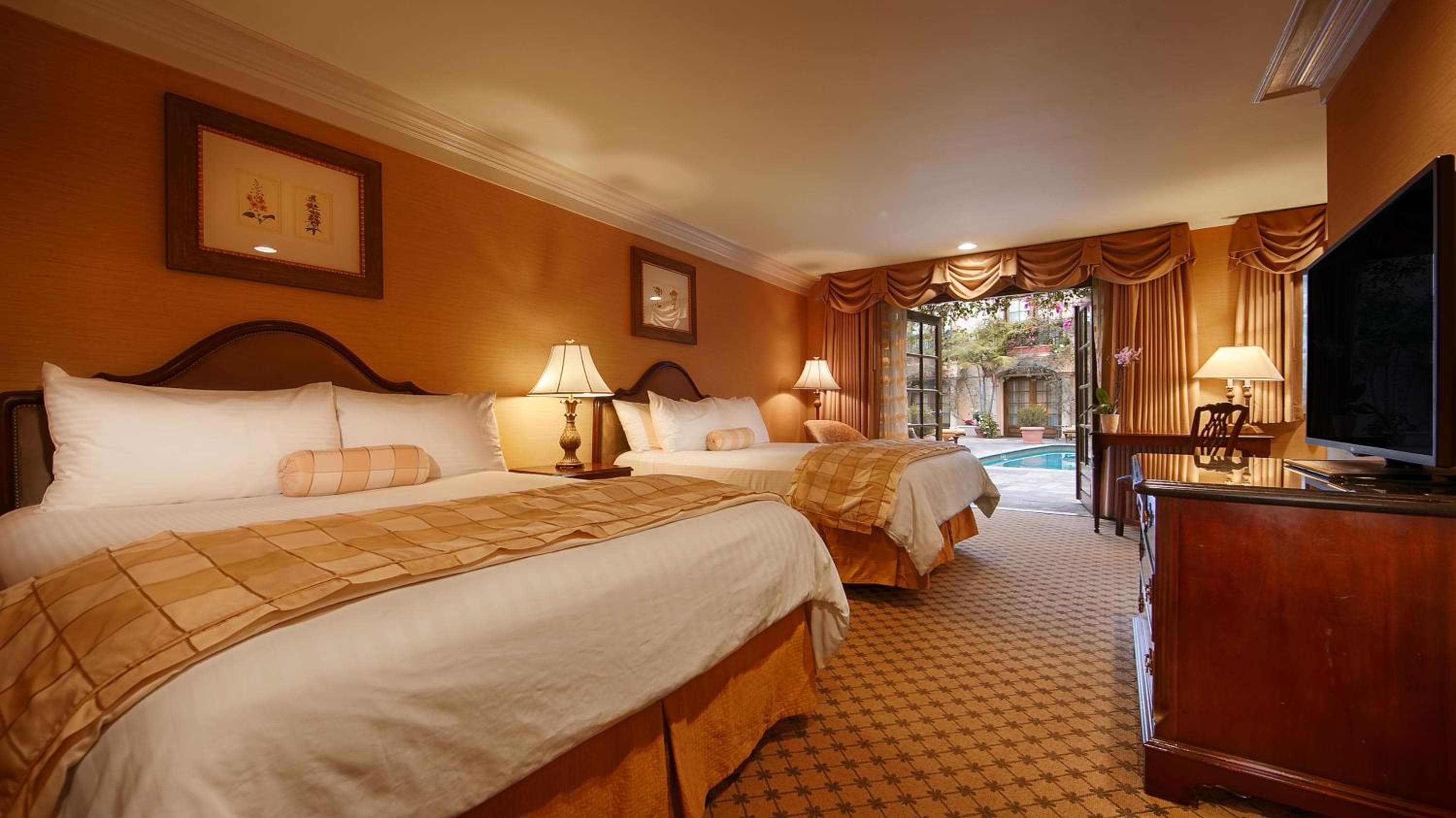 Best Western Plus Sunset Plaza Hotel — 12