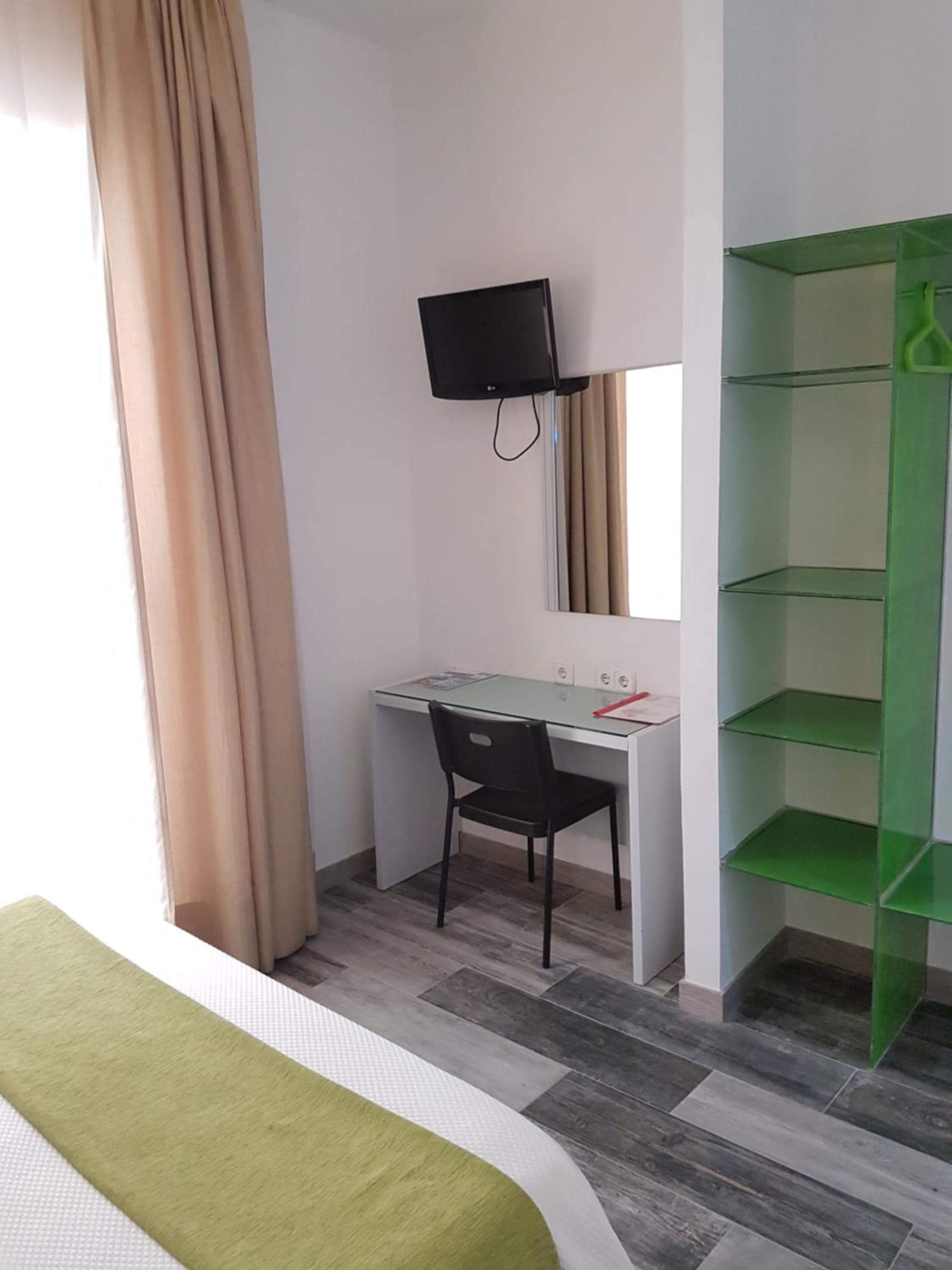 Hotel y Apartamentos Doña Lola — 11