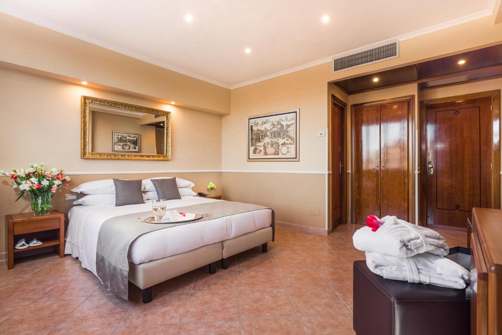 Raeli Hotel Lux — 28