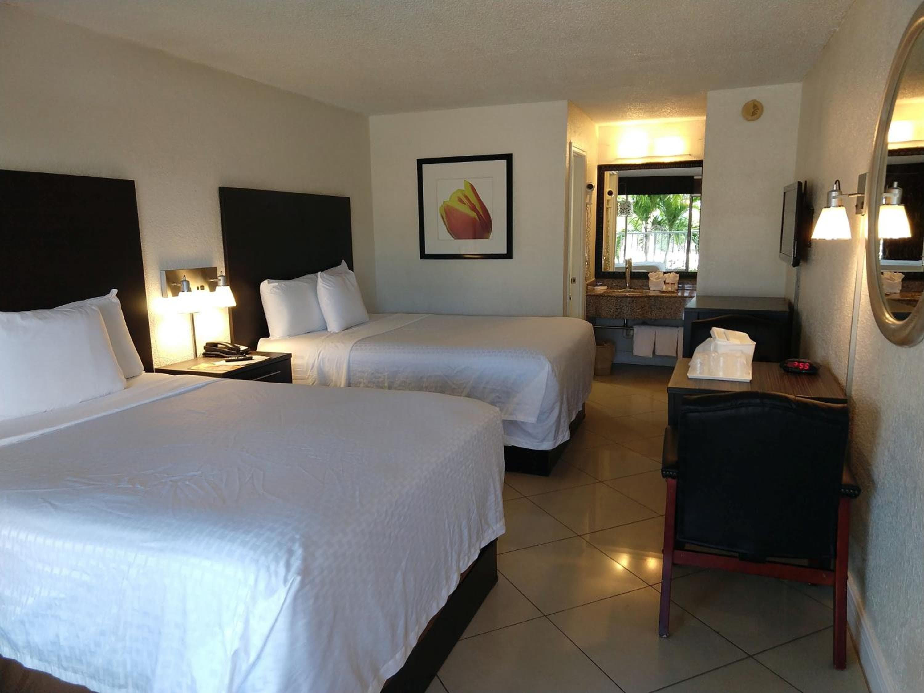 Red Carpet Inn Airport Fort Lauderdale — 4